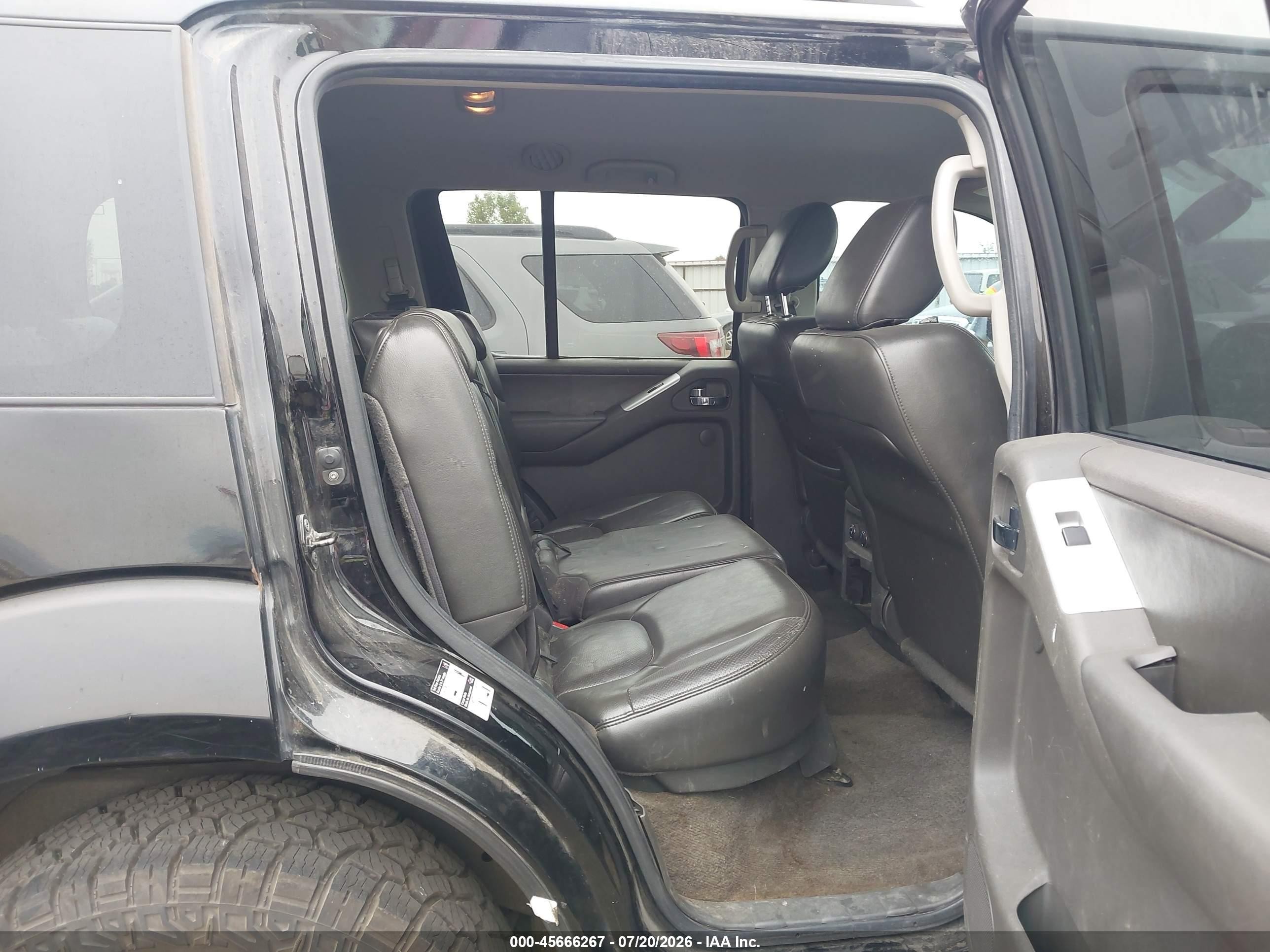 2011 Nissan Pathfinder Silver Black vin: 5N1AR1NB4BC605243