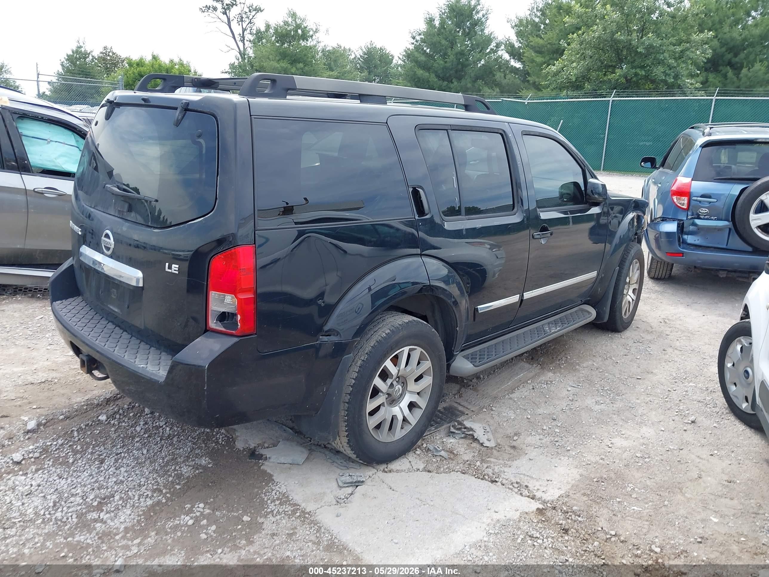 2011 Nissan Pathfinder Le Black vin: 5N1AR1NB4BC628649