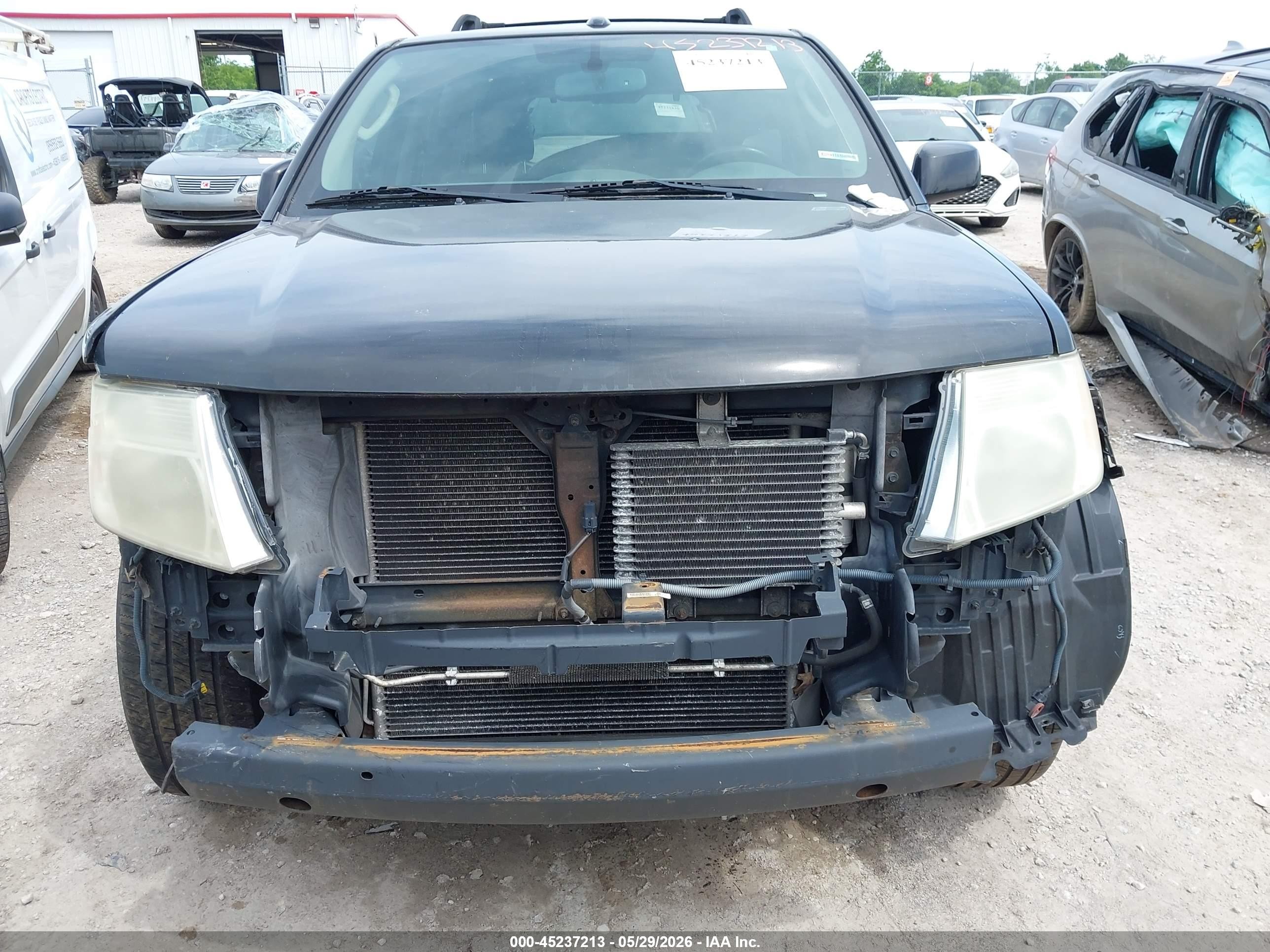 2011 Nissan Pathfinder Le Black vin: 5N1AR1NB4BC628649