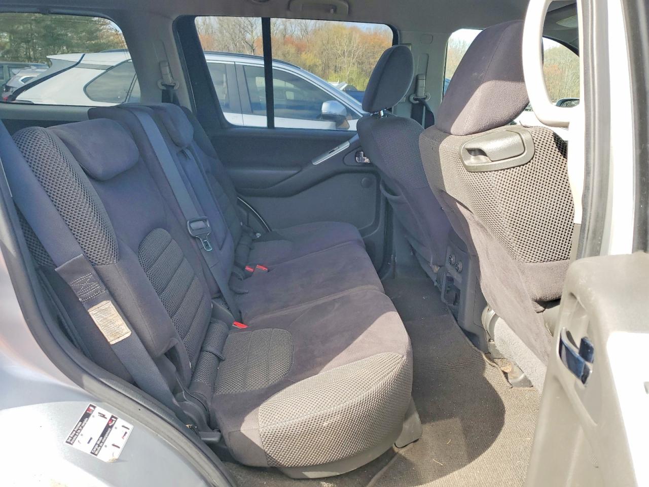 2010 Nissan Pathfinder S Silver vin: 5N1AR1NB6AC605176