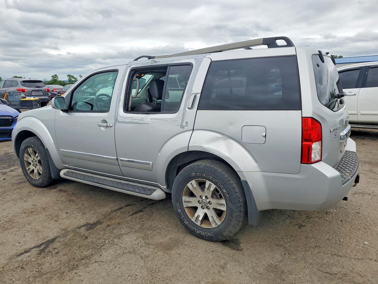 2011 Nissan Pathfinder S Silver vin: 5N1AR1NB6BC619161