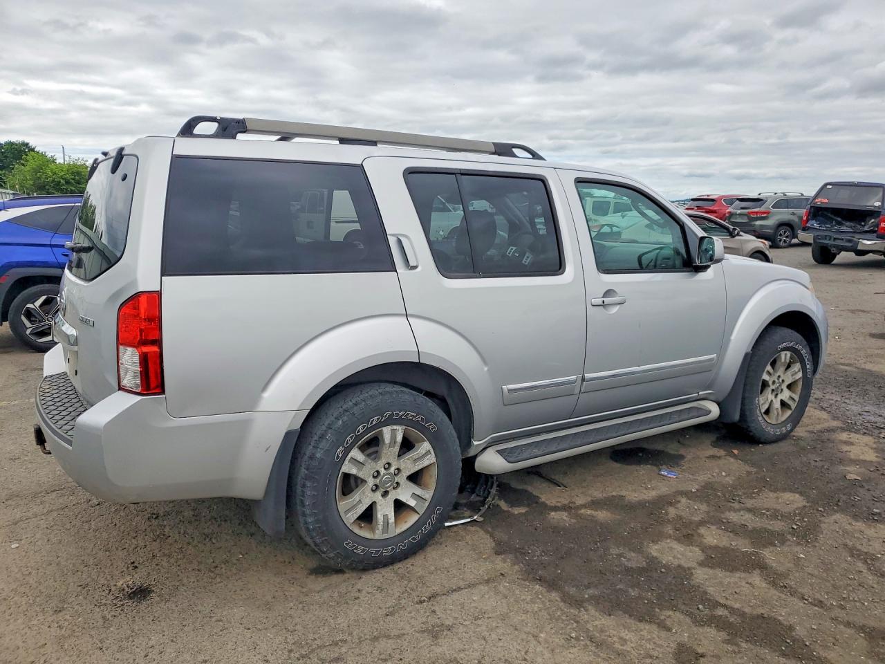 2011 Nissan Pathfinder S Silver vin: 5N1AR1NB6BC619161