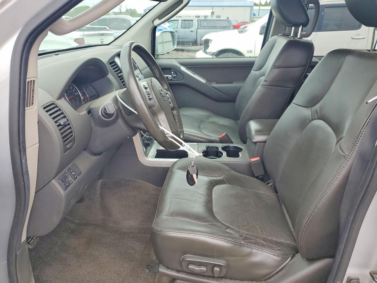 2011 Nissan Pathfinder S Silver vin: 5N1AR1NB6BC619161