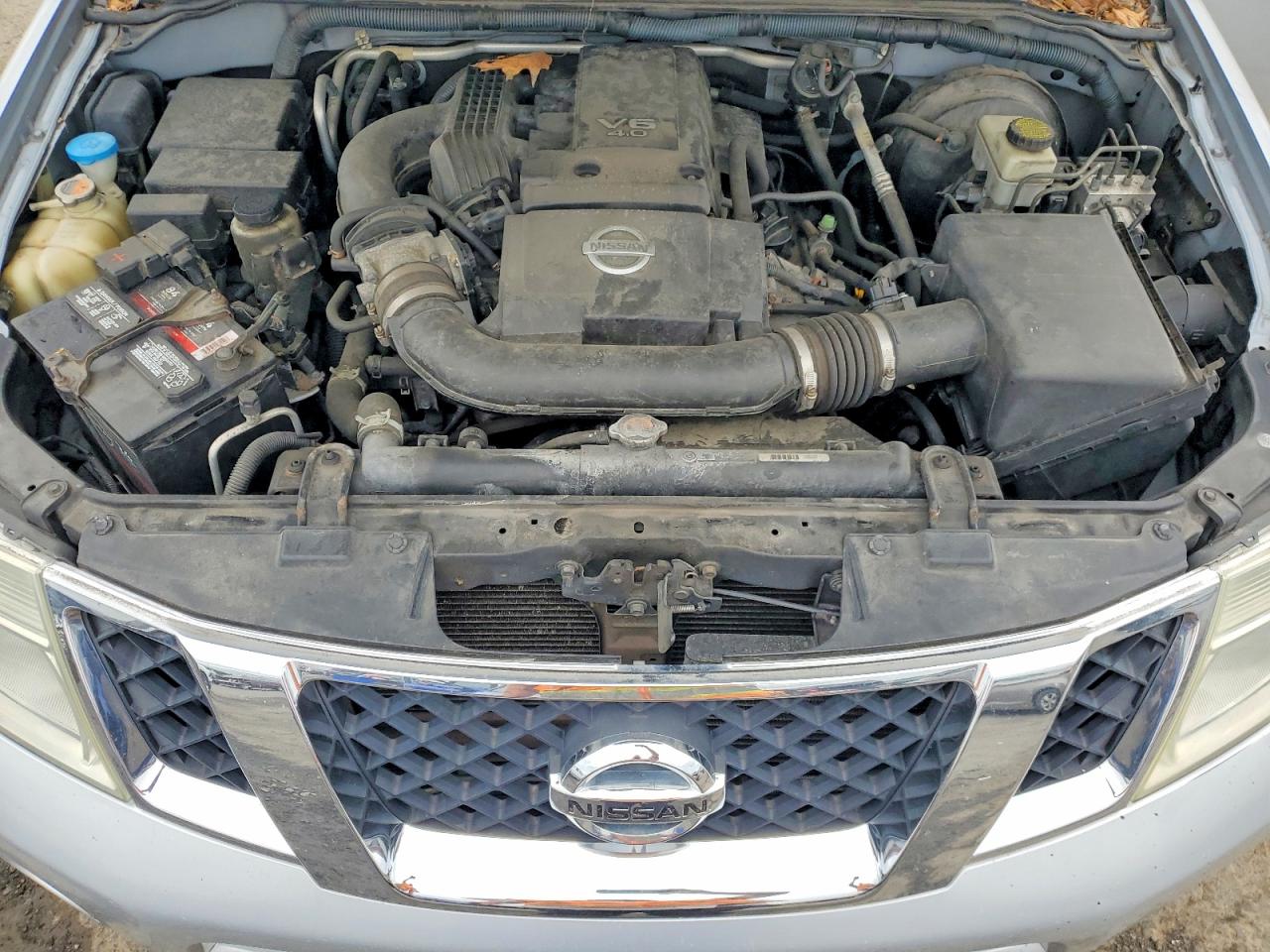 2011 Nissan Pathfinder S Silver vin: 5N1AR1NB6BC619161