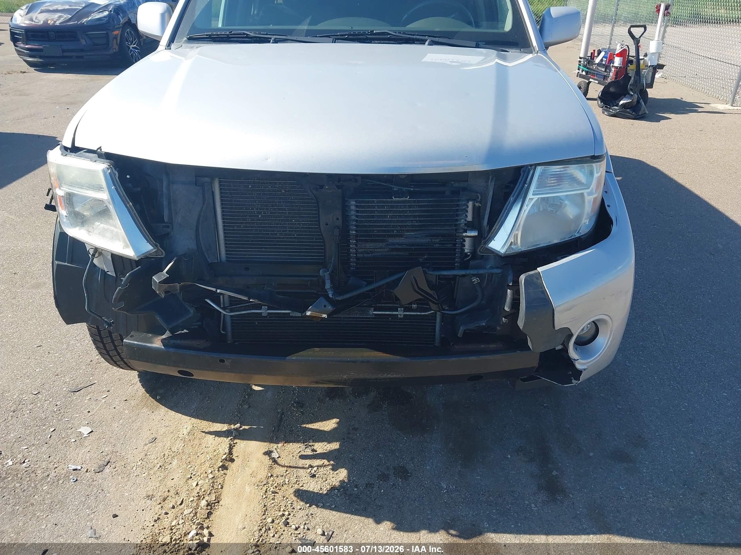 2012 Nissan Pathfinder Sv Silver vin: 5N1AR1NB6CC610185