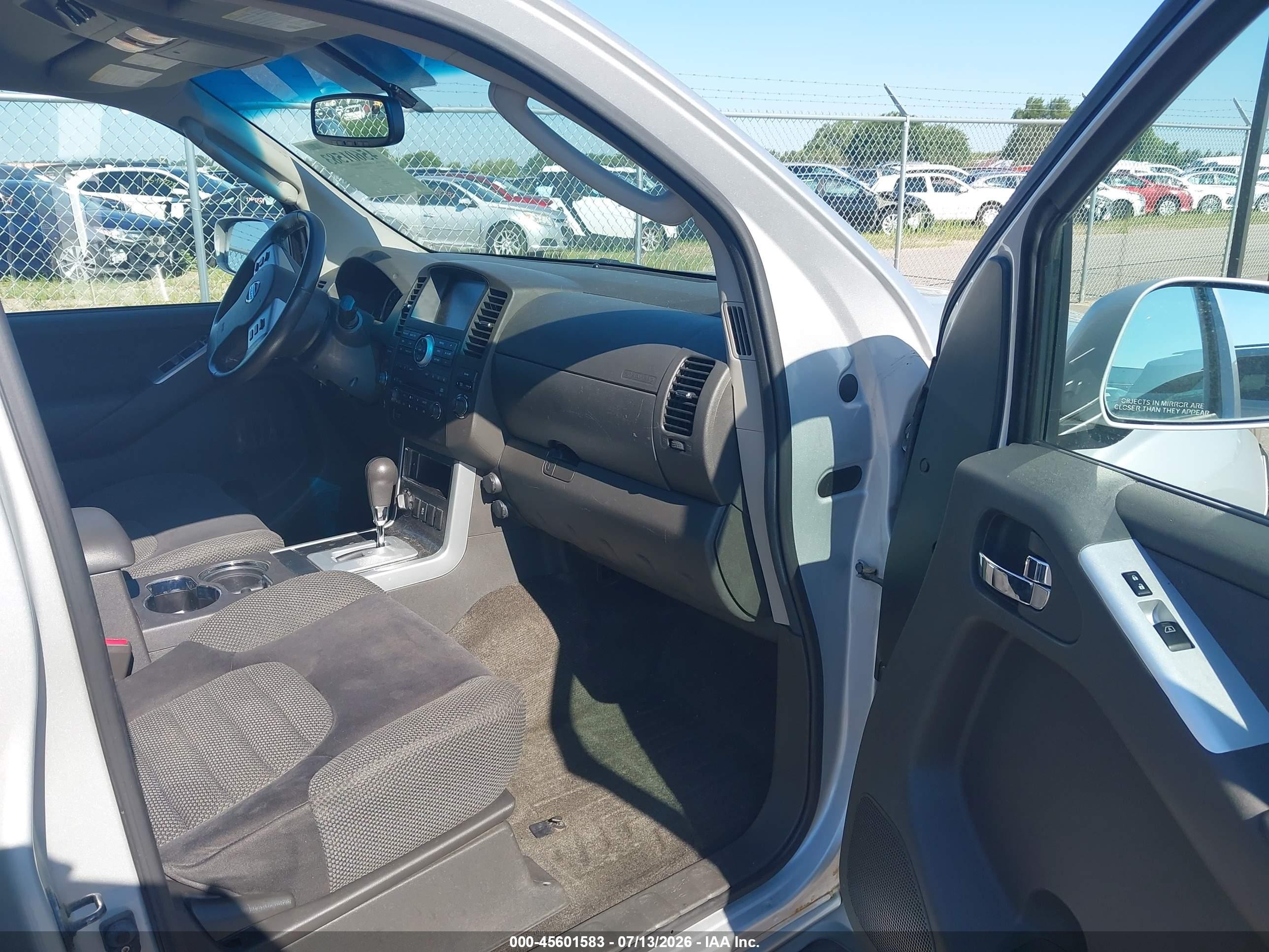 2012 Nissan Pathfinder Sv Silver vin: 5N1AR1NB6CC610185