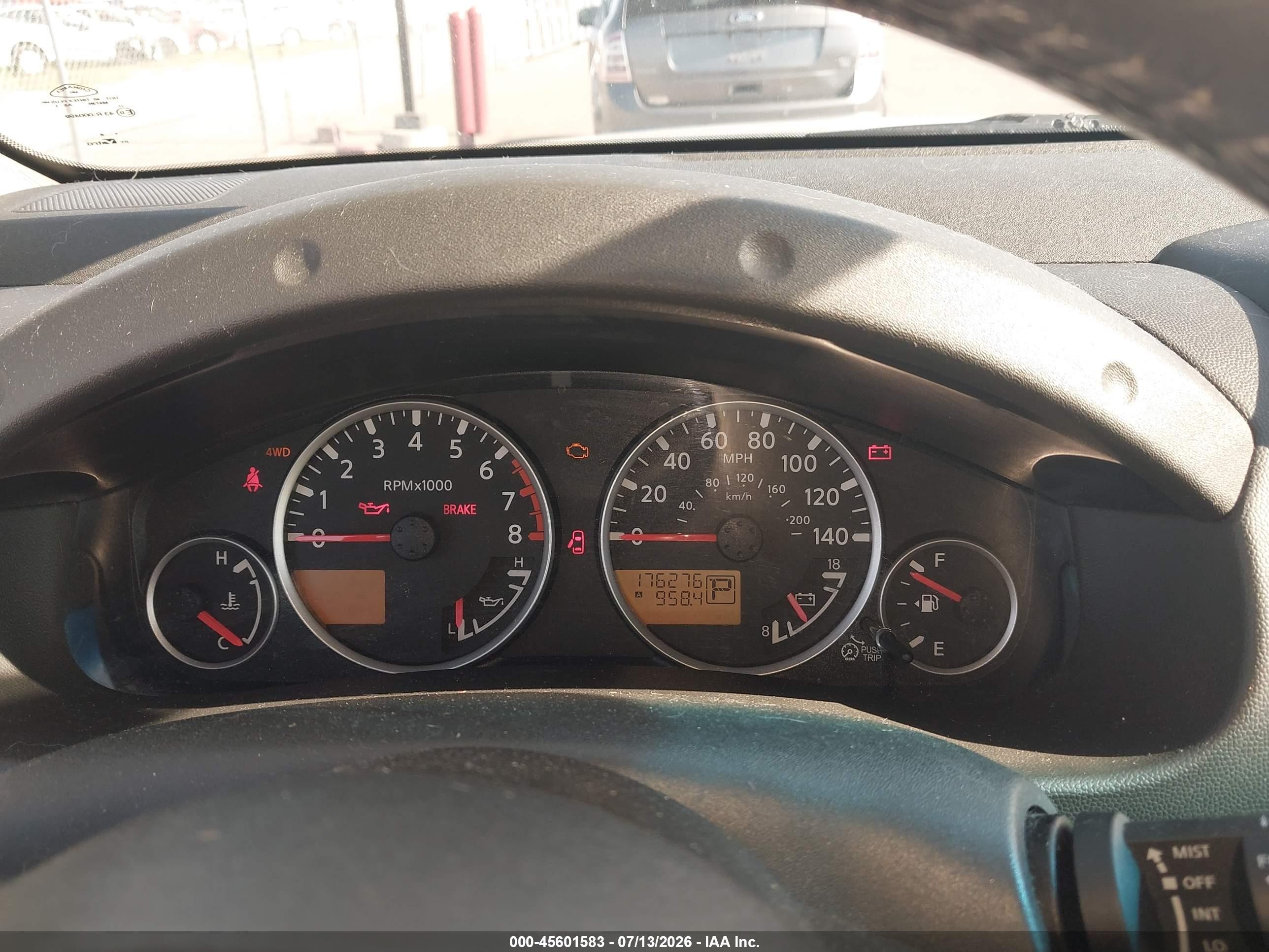 2012 Nissan Pathfinder Sv Silver vin: 5N1AR1NB6CC610185