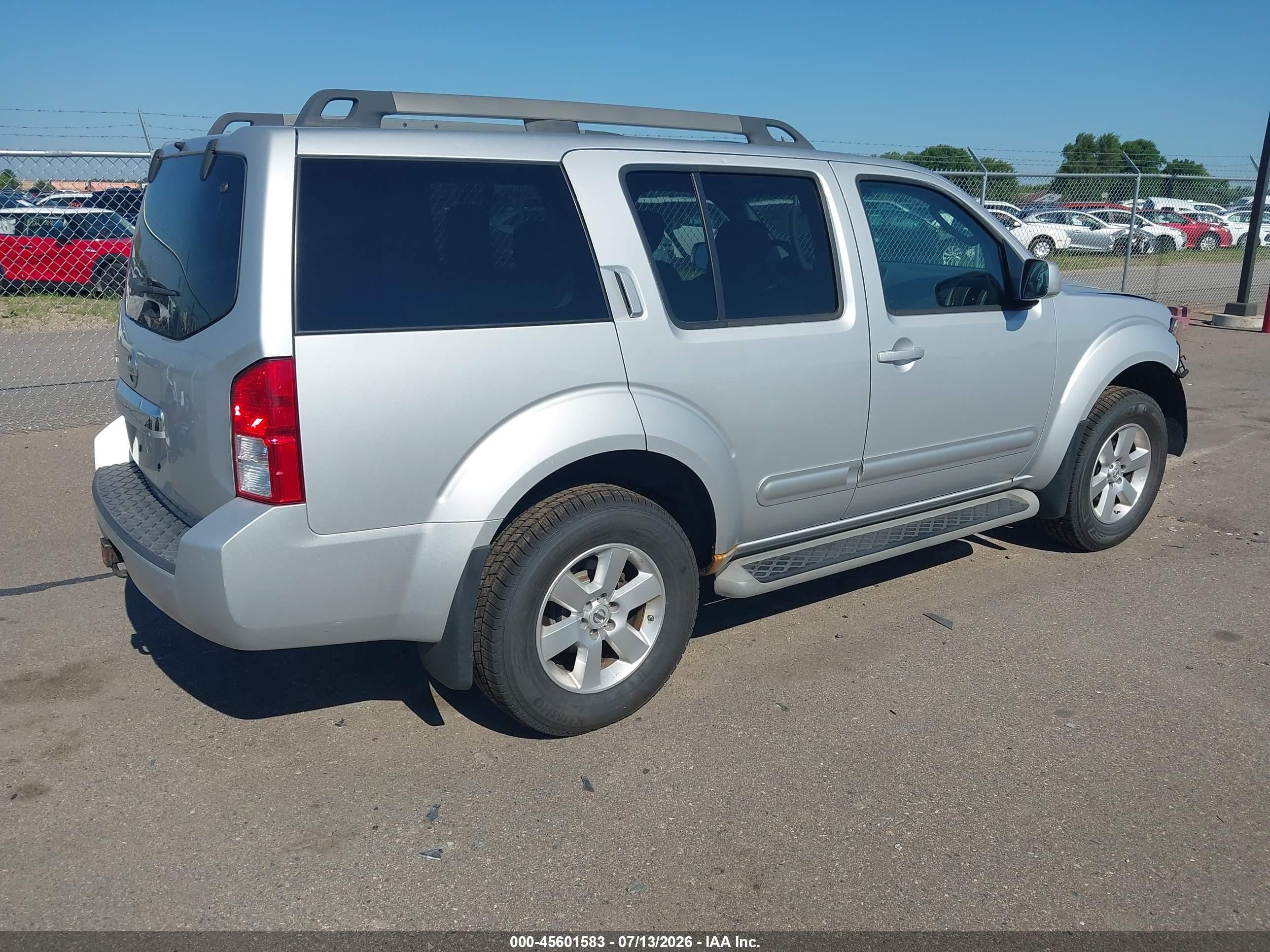 2012 Nissan Pathfinder Sv Silver vin: 5N1AR1NB6CC610185