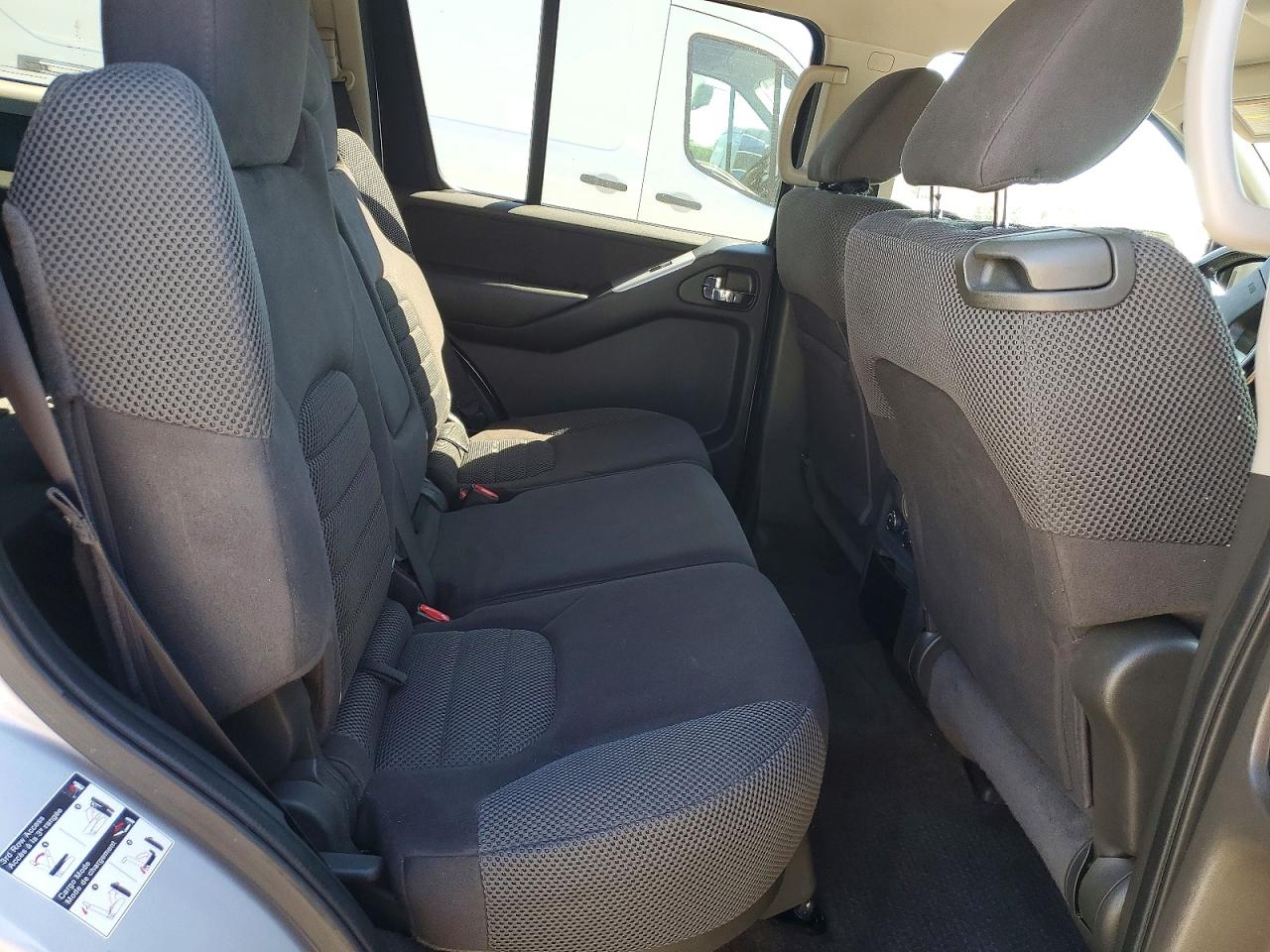 2012 Nissan Pathfinder S Silver vin: 5N1AR1NB6CC615984