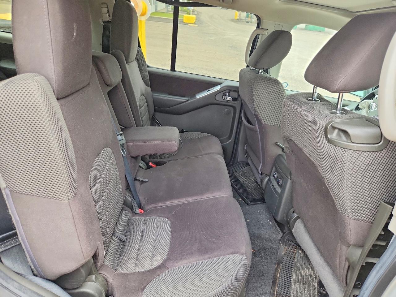 2012 Nissan Pathfinder S Silver vin: 5N1AR1NB6CC634146