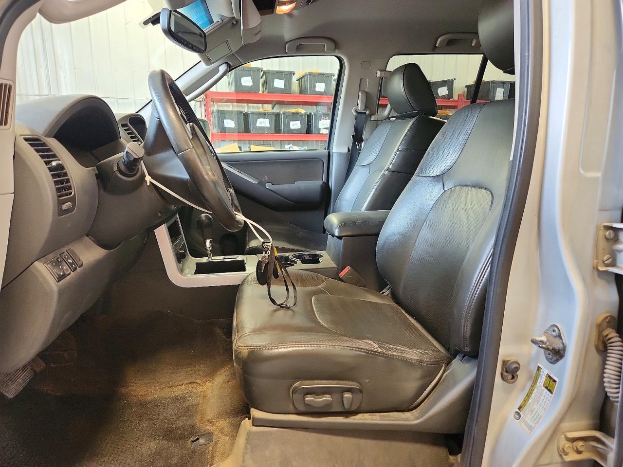 2011 Nissan Pathfinder S Silver vin: 5N1AR1NB7BC610906