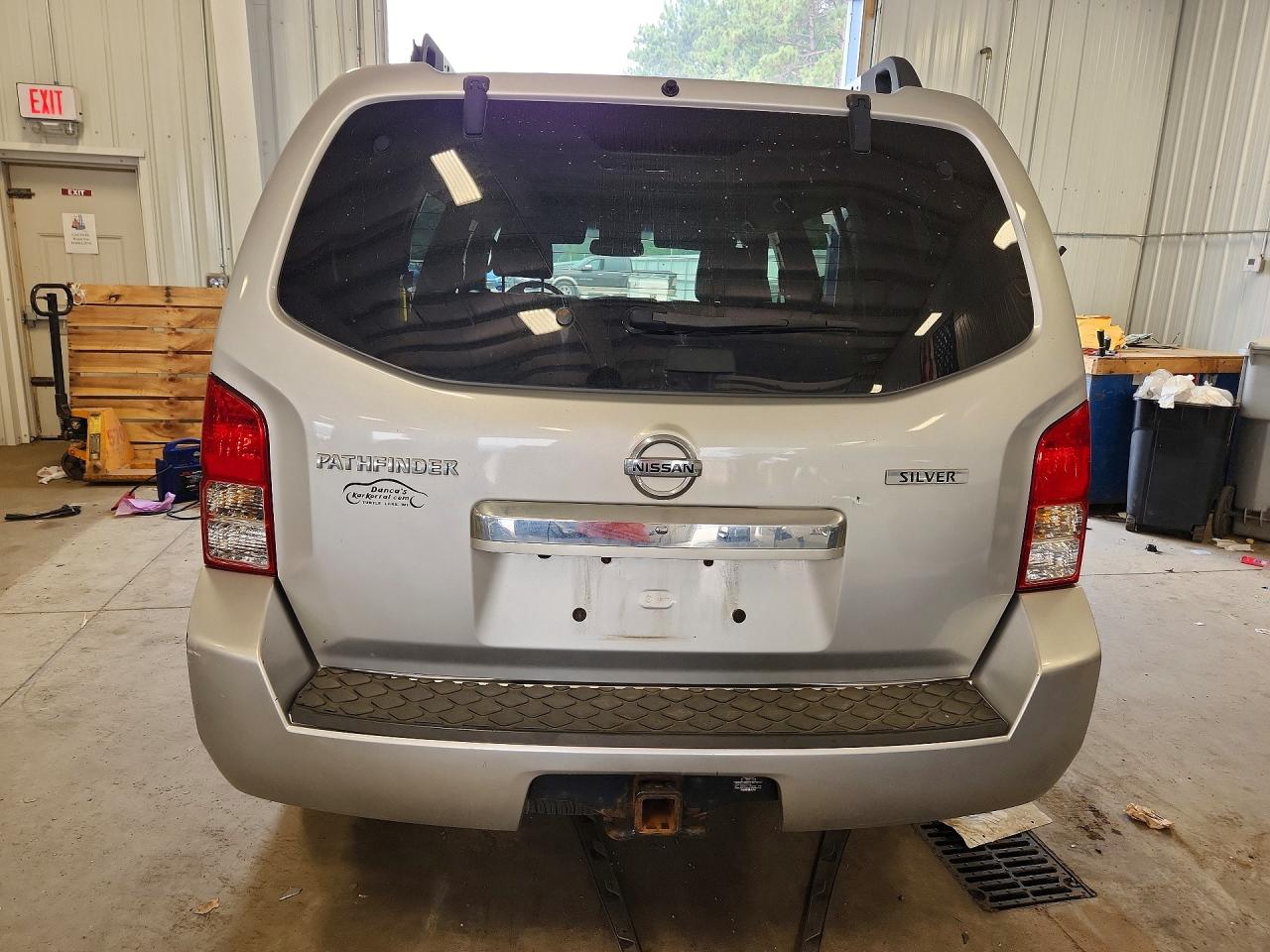2011 Nissan Pathfinder S Silver vin: 5N1AR1NB7BC610906