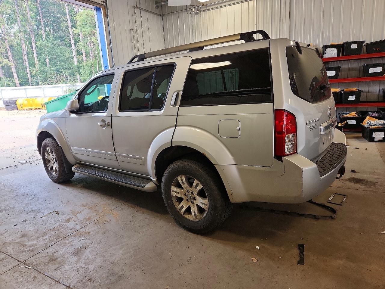 2011 Nissan Pathfinder S Silver vin: 5N1AR1NB7BC610906