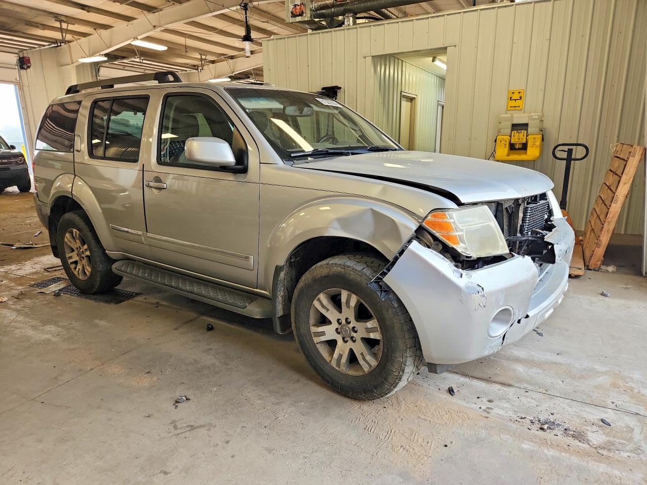 2011 Nissan Pathfinder S Silver vin: 5N1AR1NB7BC610906