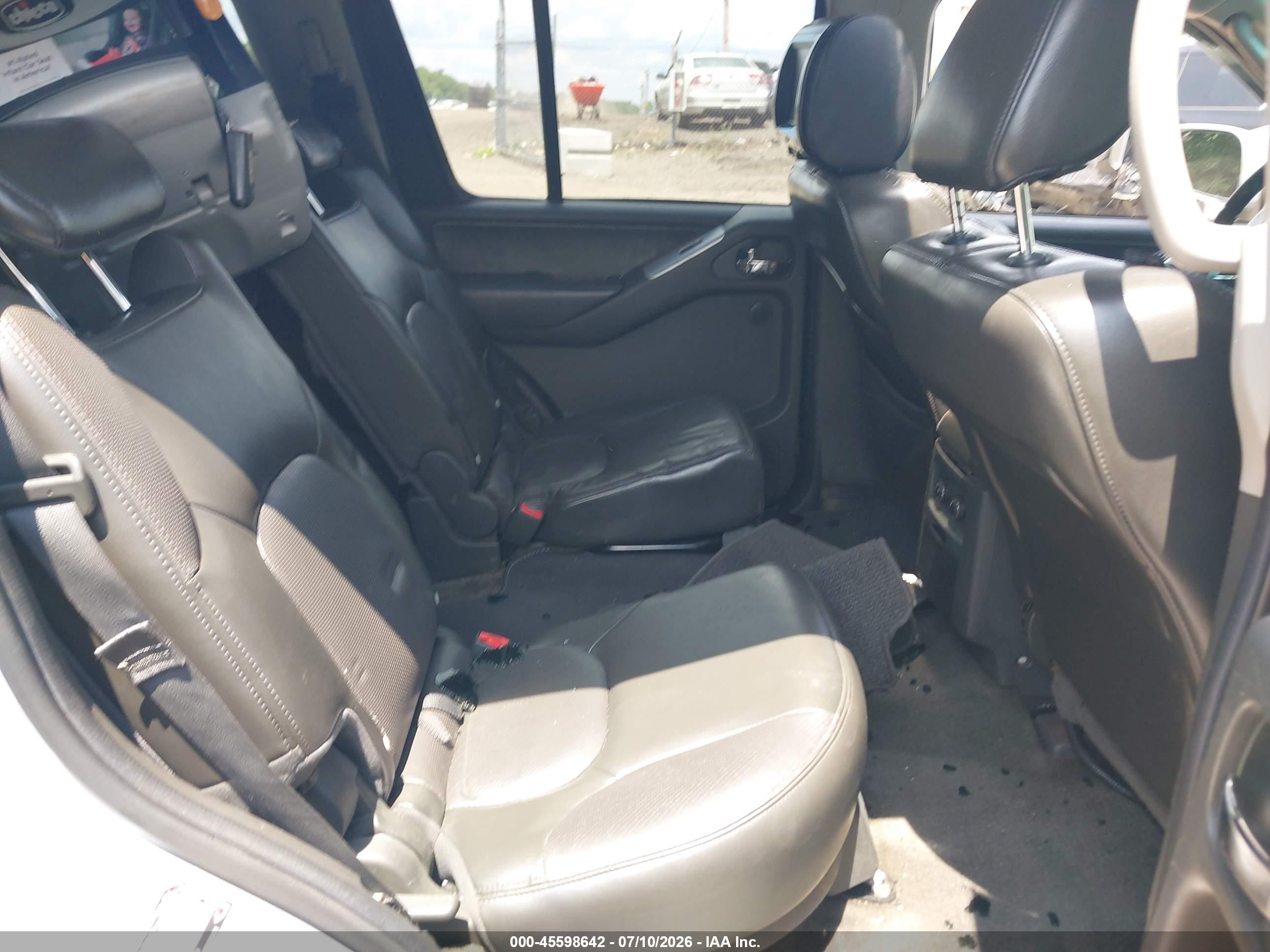 2011 Nissan Pathfinder Silver Silver vin: 5N1AR1NB7BC627883