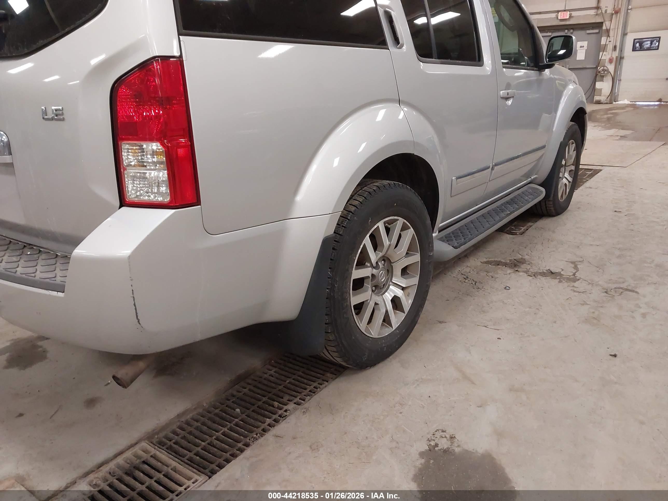 2012 Nissan Pathfinder Le Серебряный vin: 5N1AR1NB7CC607960