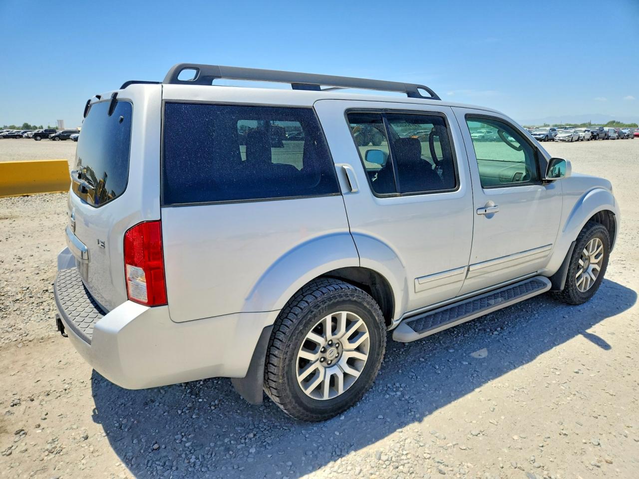 2012 Nissan Pathfinder S Silver vin: 5N1AR1NB7CC632812