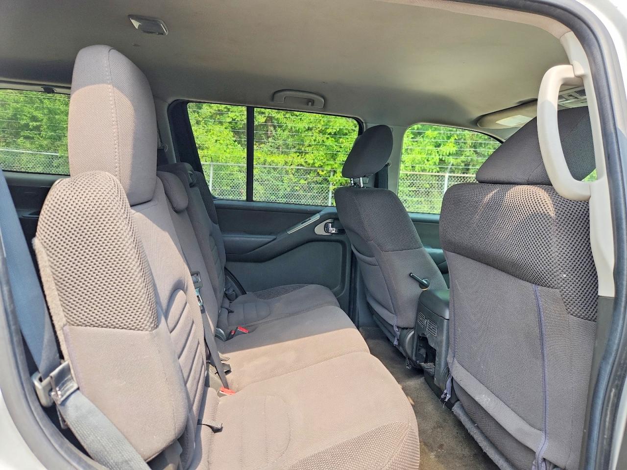 2012 Nissan Pathfinder S Silver vin: 5N1AR1NB7CC637041