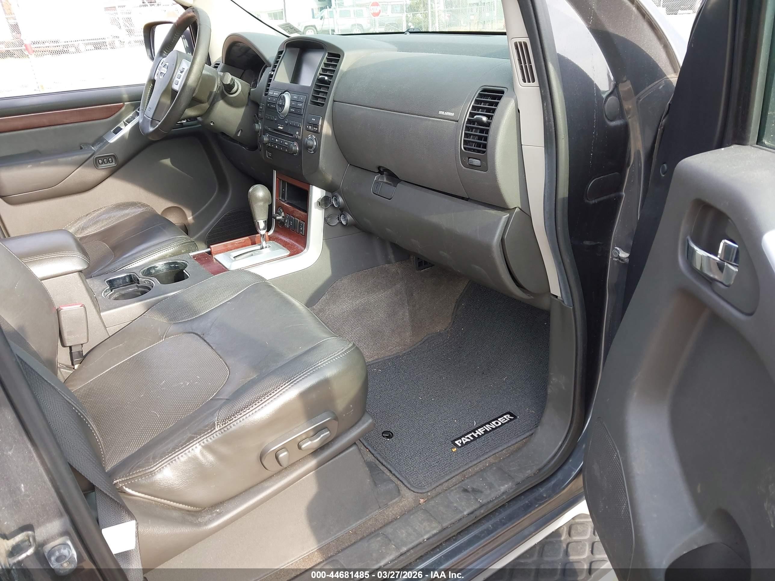 2011 Nissan Pathfinder Le Gray vin: 5N1AR1NB8BC614320