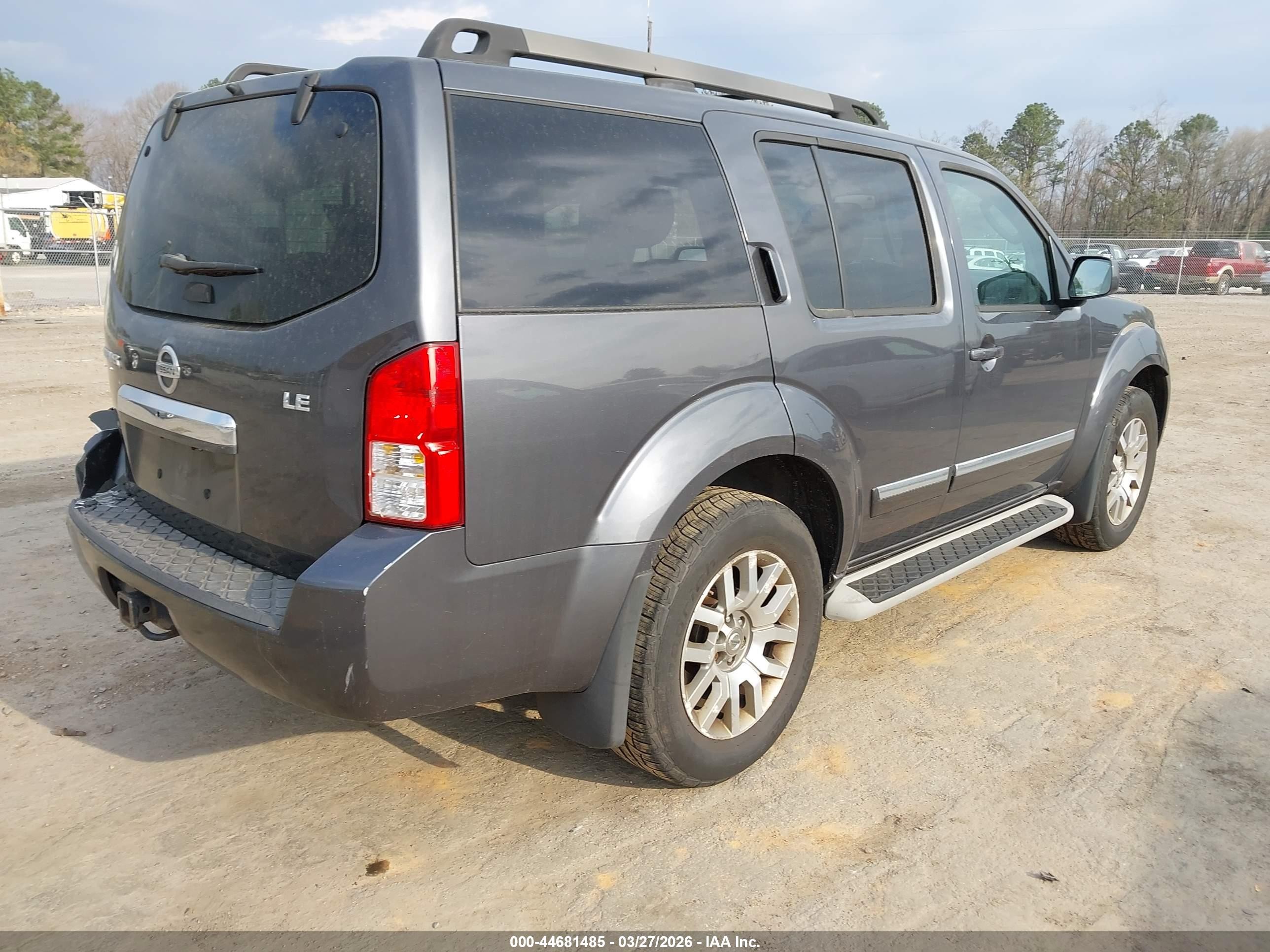 2011 Nissan Pathfinder Le Gray vin: 5N1AR1NB8BC614320