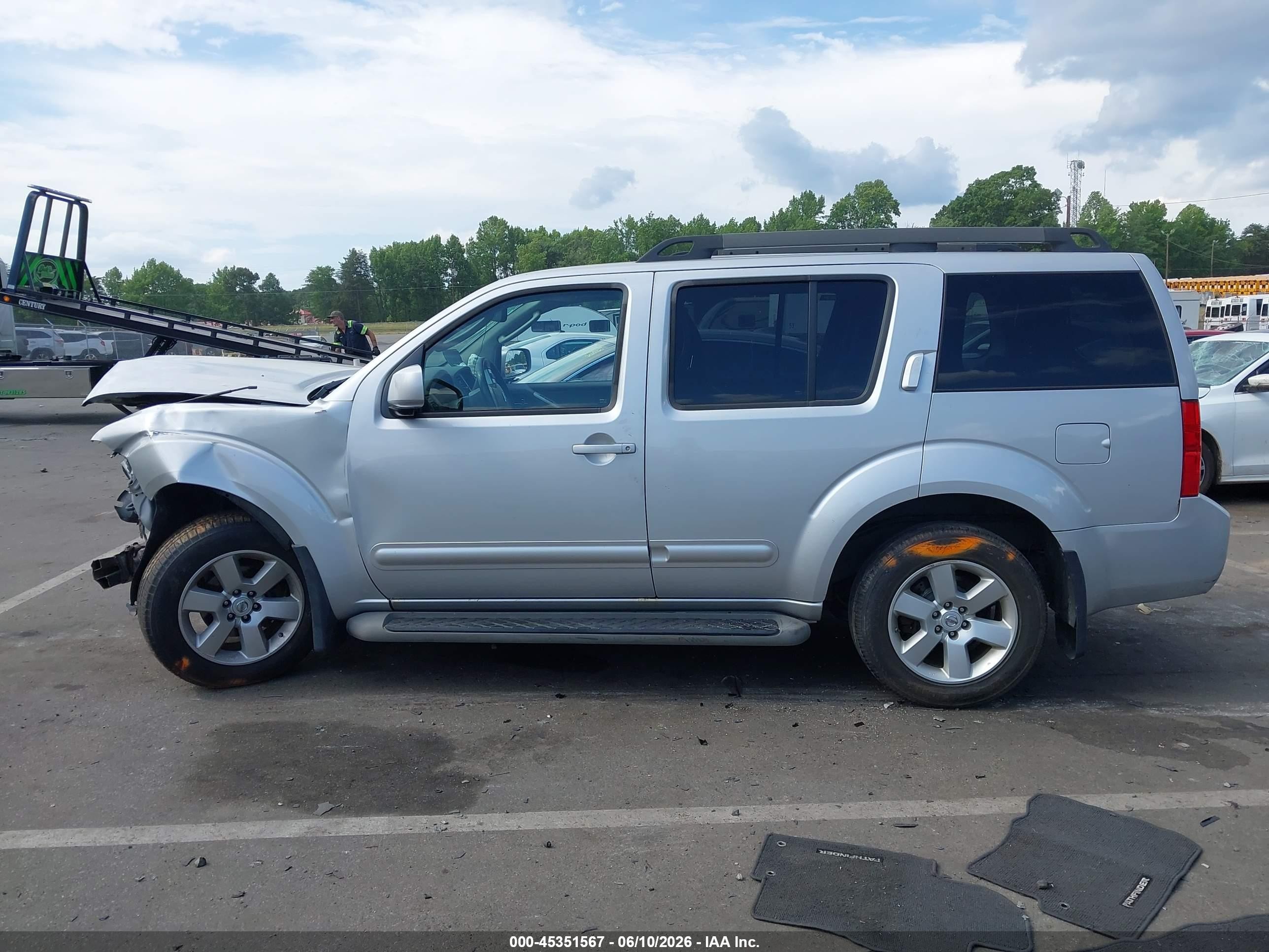 2012 Nissan Pathfinder Sv Silver vin: 5N1AR1NB8CC607952