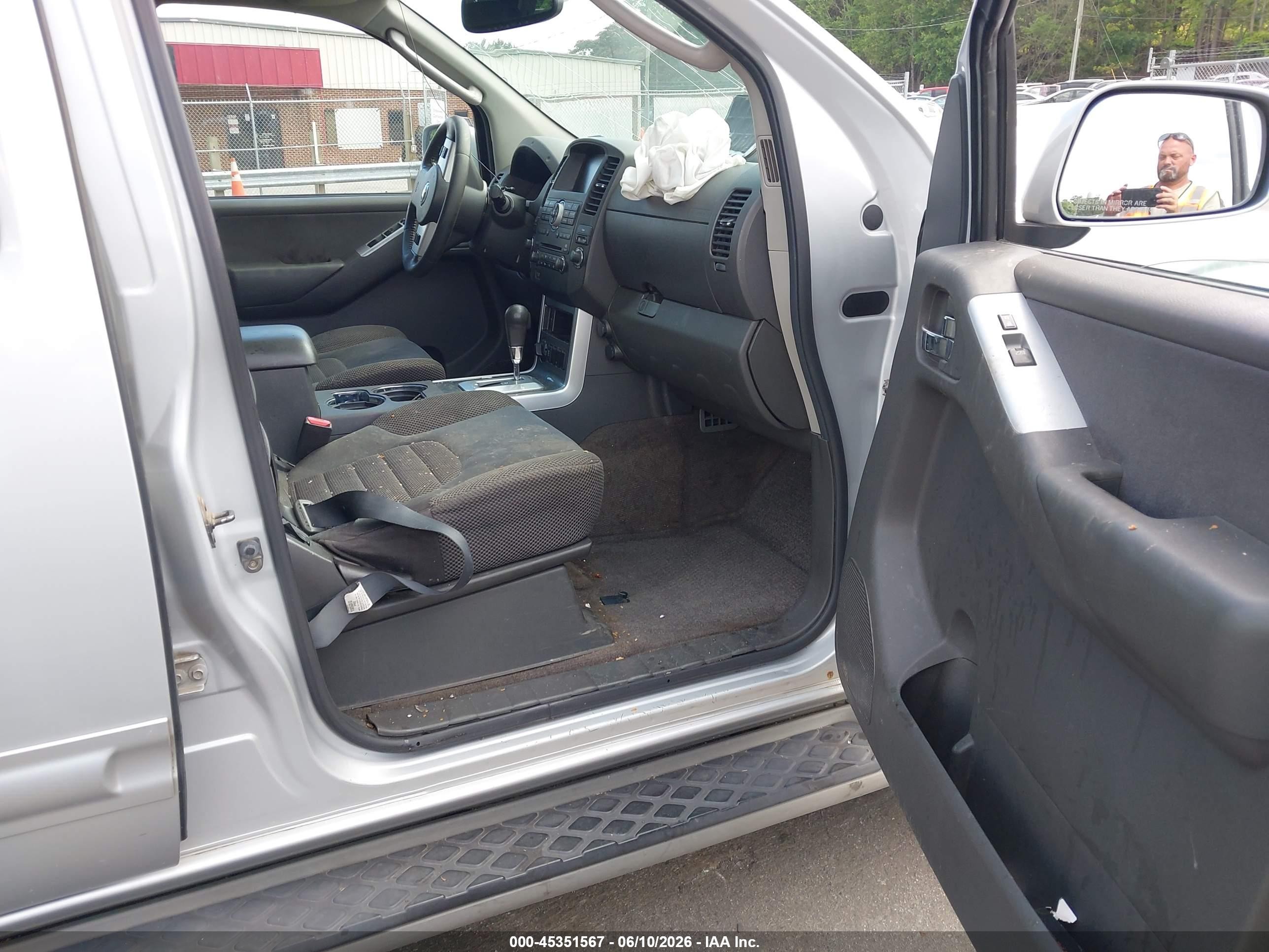 2012 Nissan Pathfinder Sv Silver vin: 5N1AR1NB8CC607952