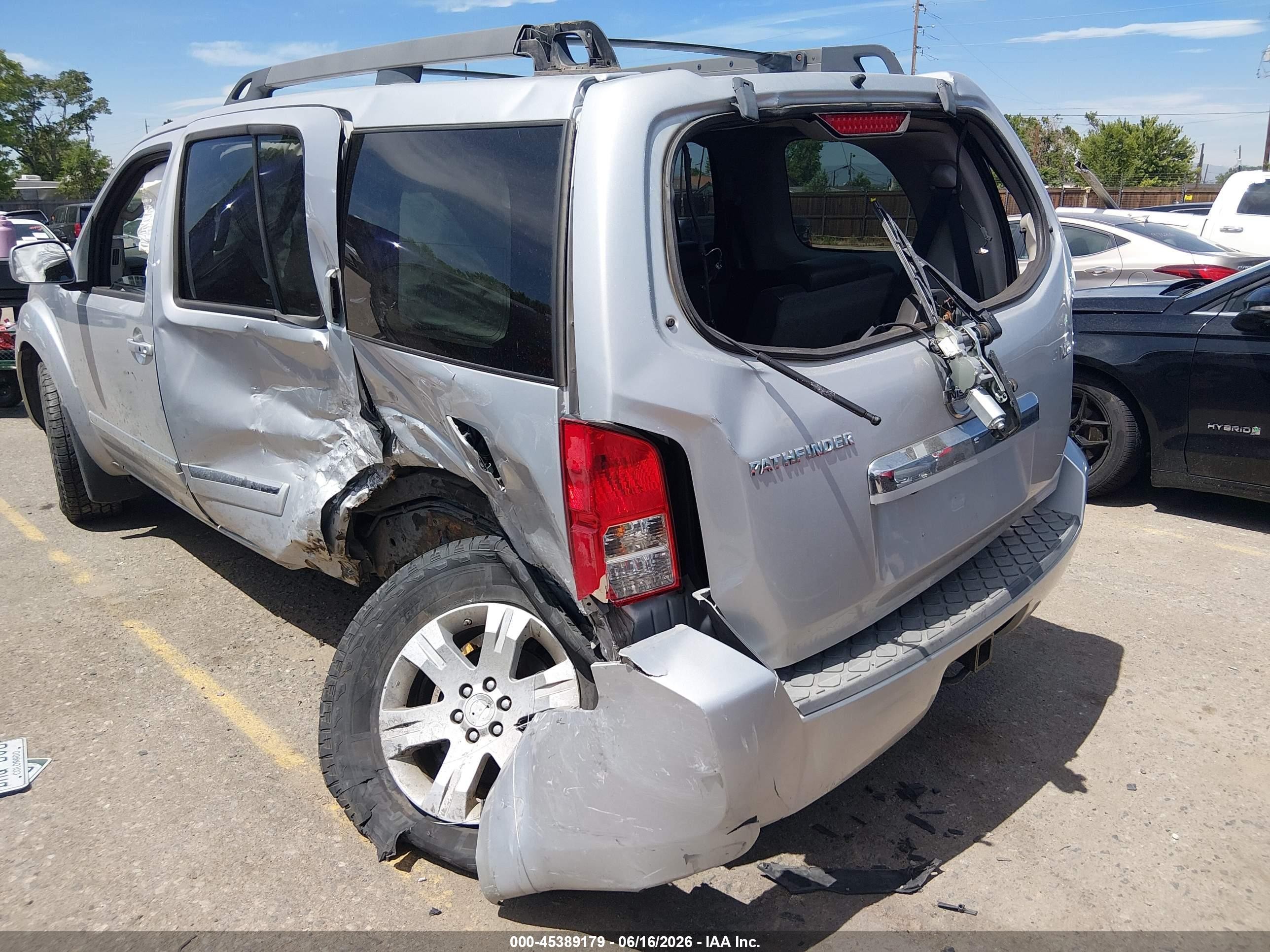 2011 Nissan Pathfinder Le Silver vin: 5N1AR1NB9BC605657