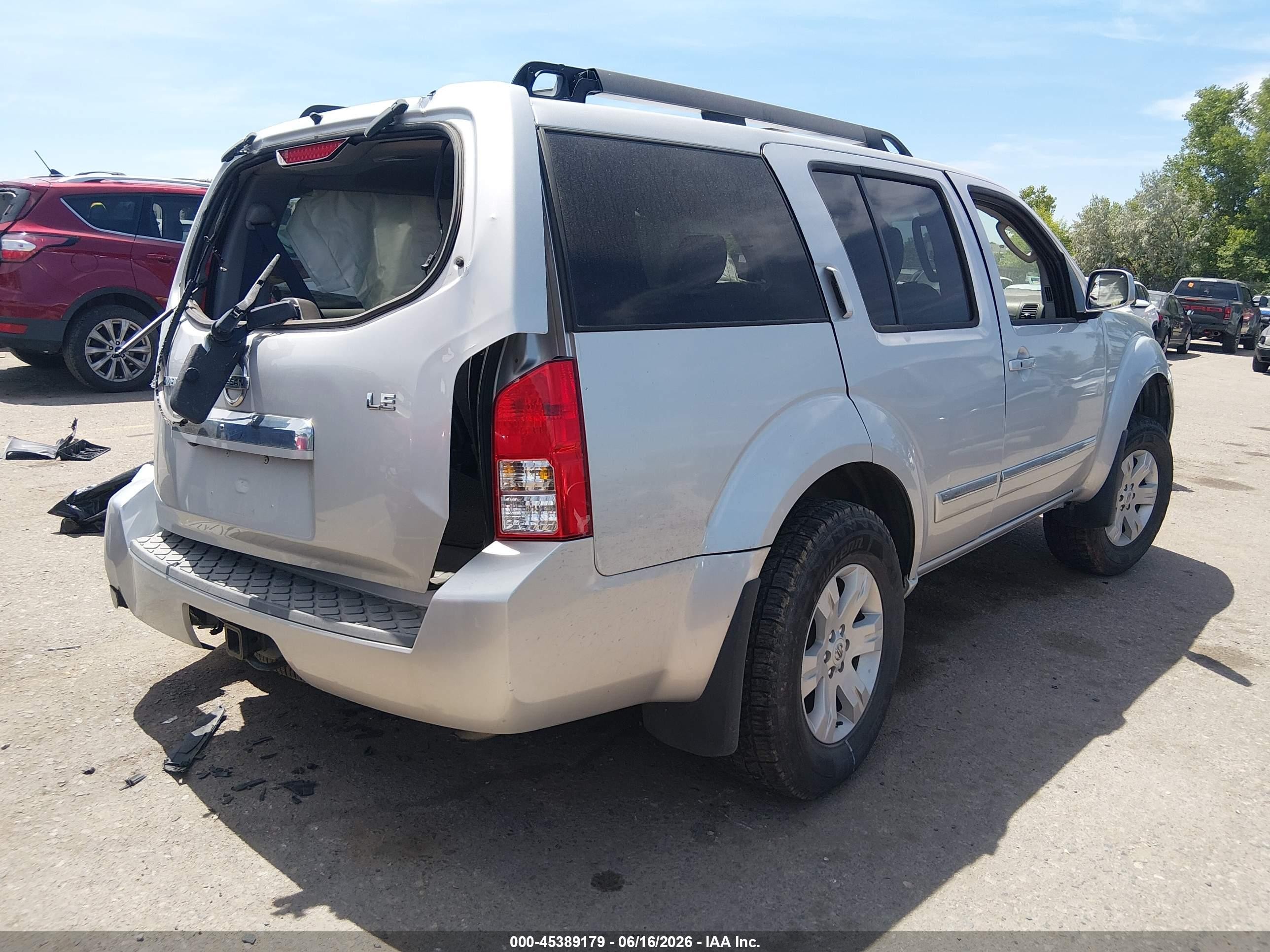 2011 Nissan Pathfinder Le Silver vin: 5N1AR1NB9BC605657