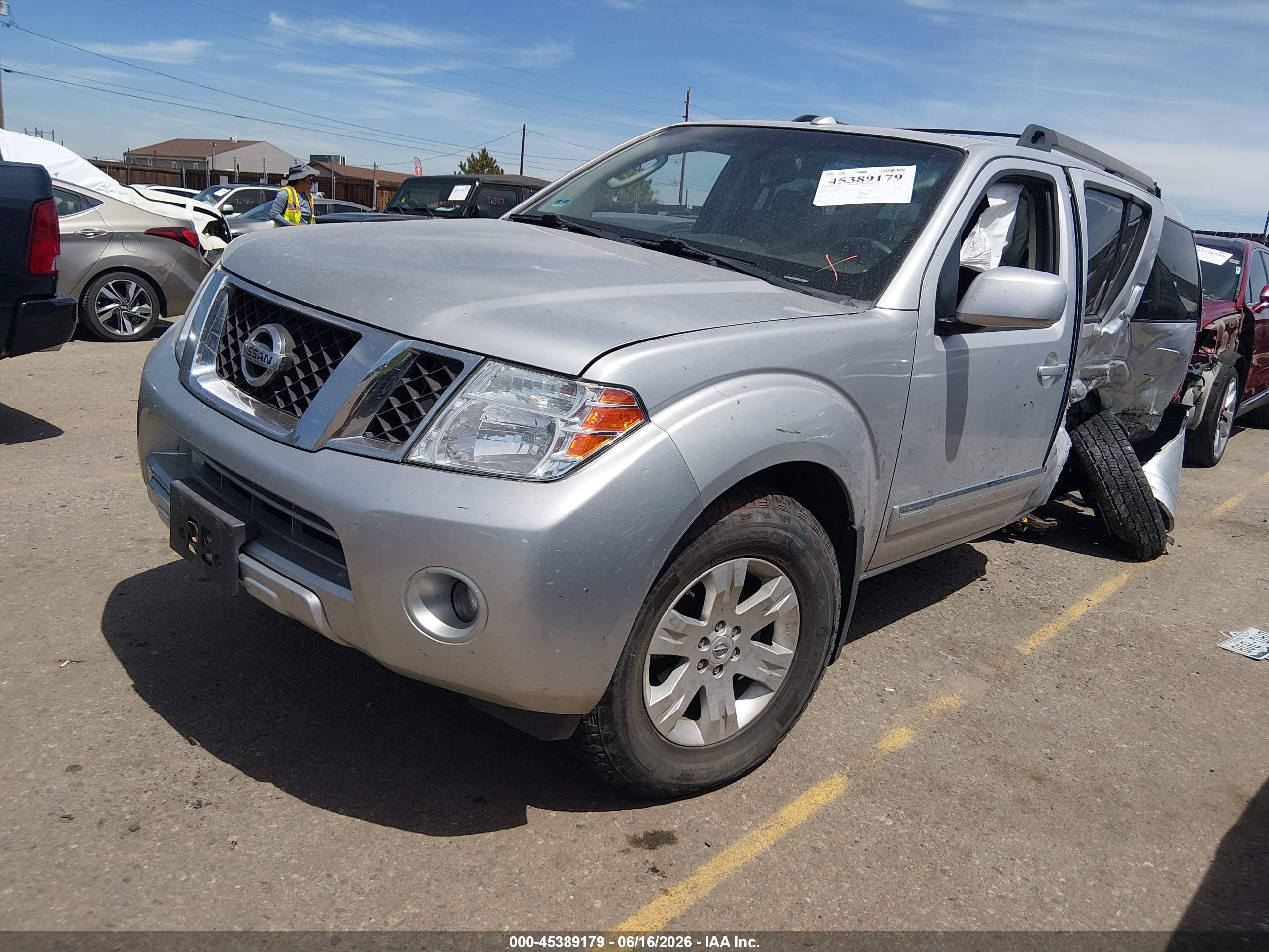 2011 Nissan Pathfinder Le Silver vin: 5N1AR1NB9BC605657