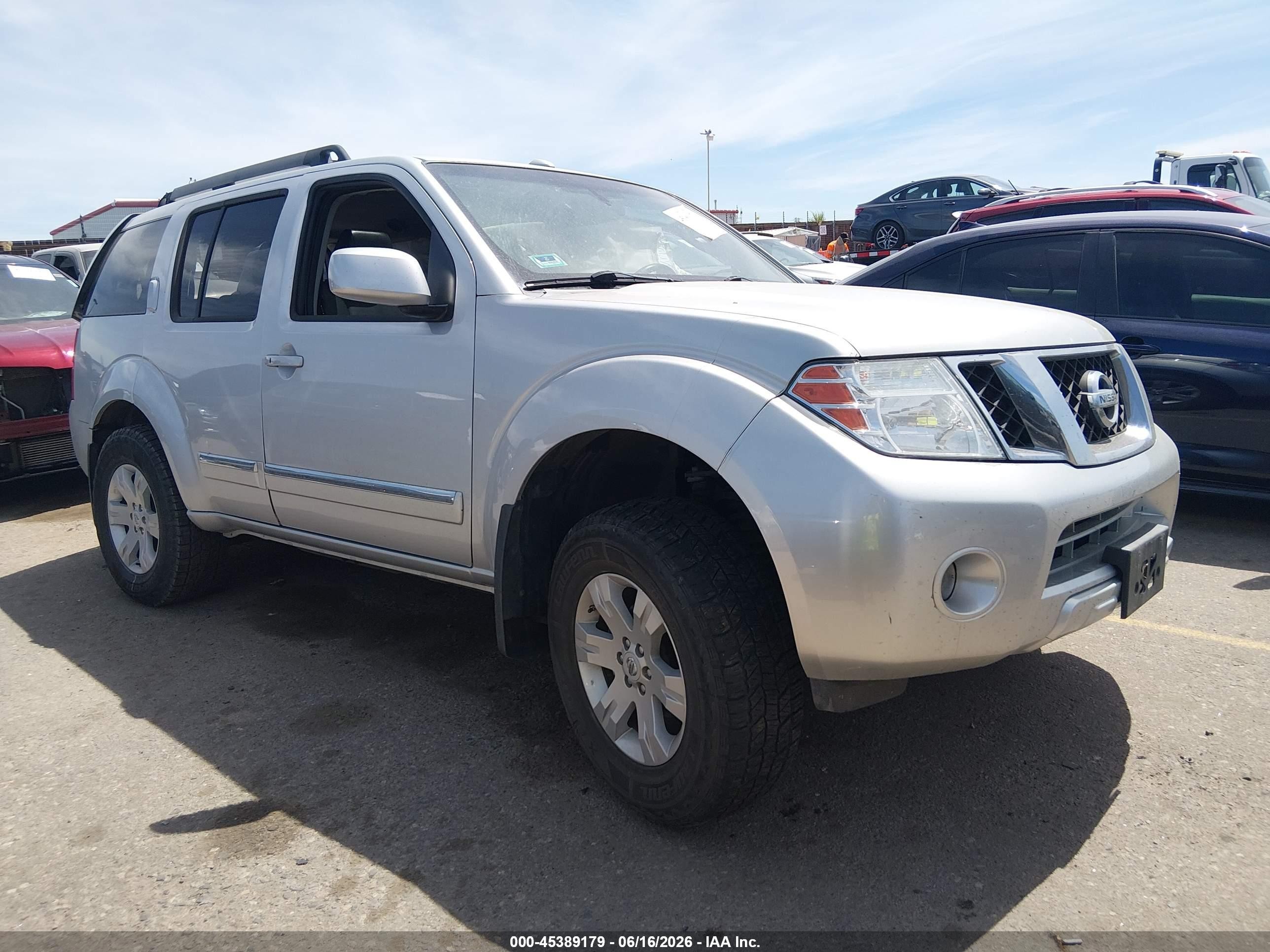 2011 Nissan Pathfinder Le Silver vin: 5N1AR1NB9BC605657