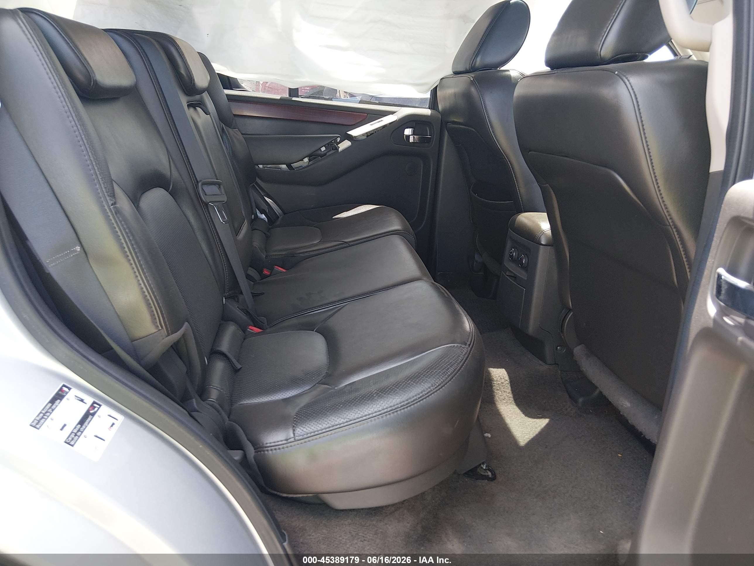 2011 Nissan Pathfinder Le Silver vin: 5N1AR1NB9BC605657