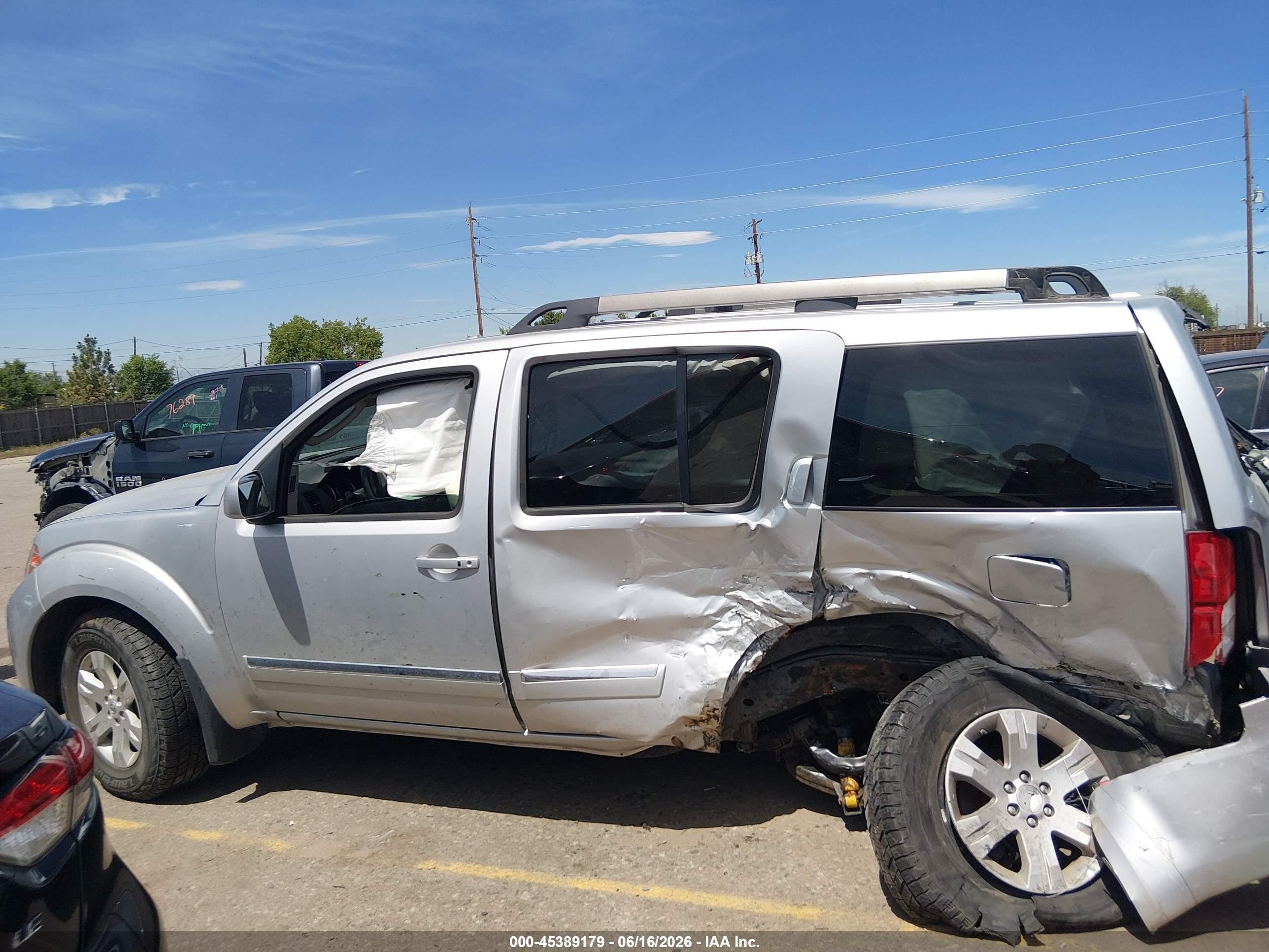 2011 Nissan Pathfinder Le Silver vin: 5N1AR1NB9BC605657