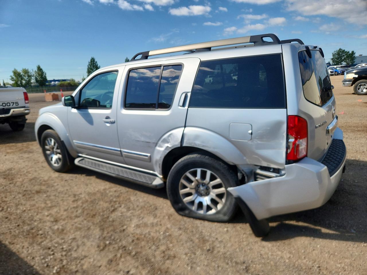 2011 Nissan Pathfinder S Silver vin: 5N1AR1NB9BC623561