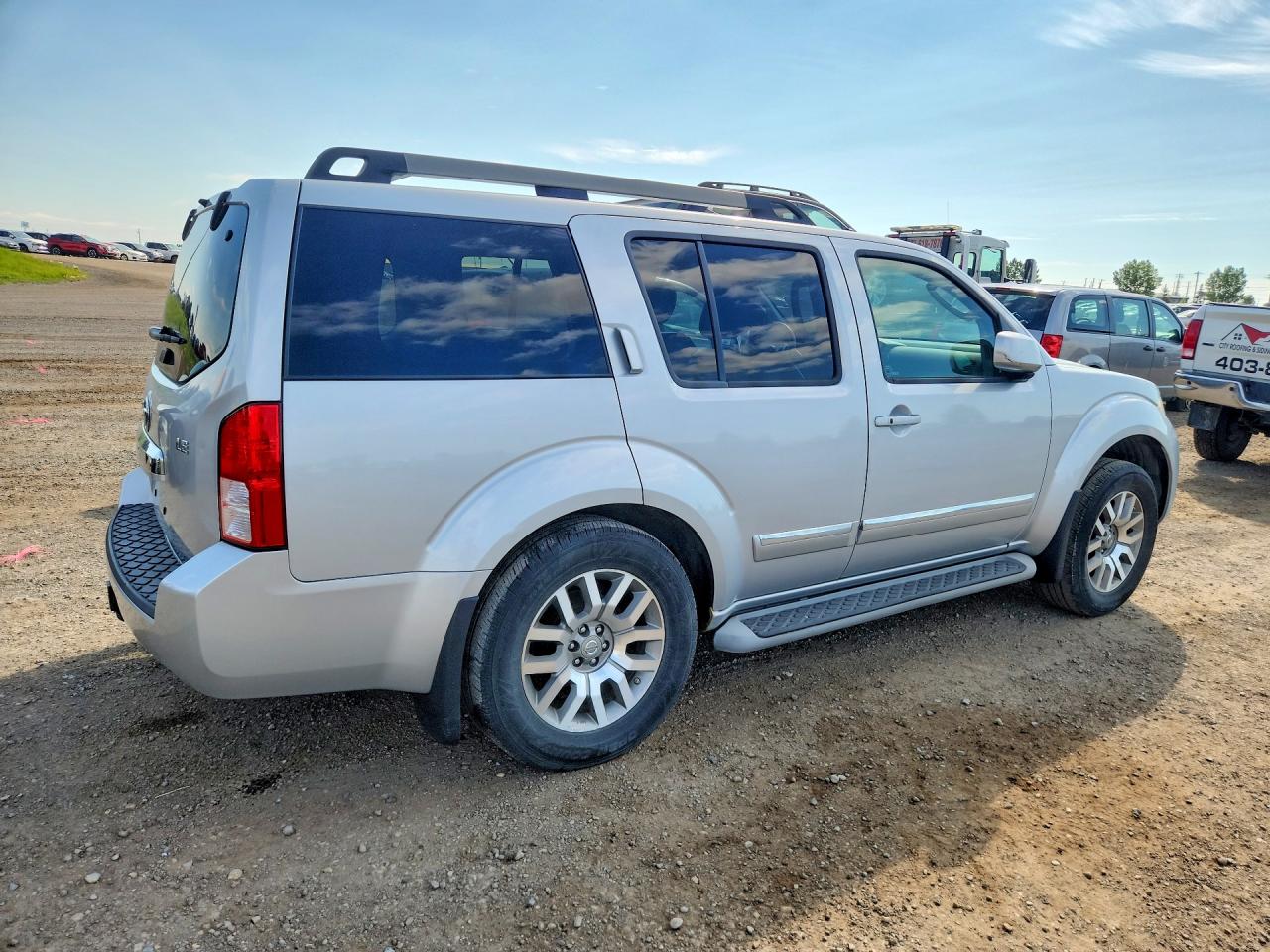 2011 Nissan Pathfinder S Silver vin: 5N1AR1NB9BC623561