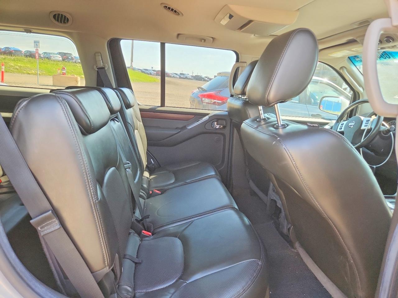 2011 Nissan Pathfinder S Silver vin: 5N1AR1NB9BC623561