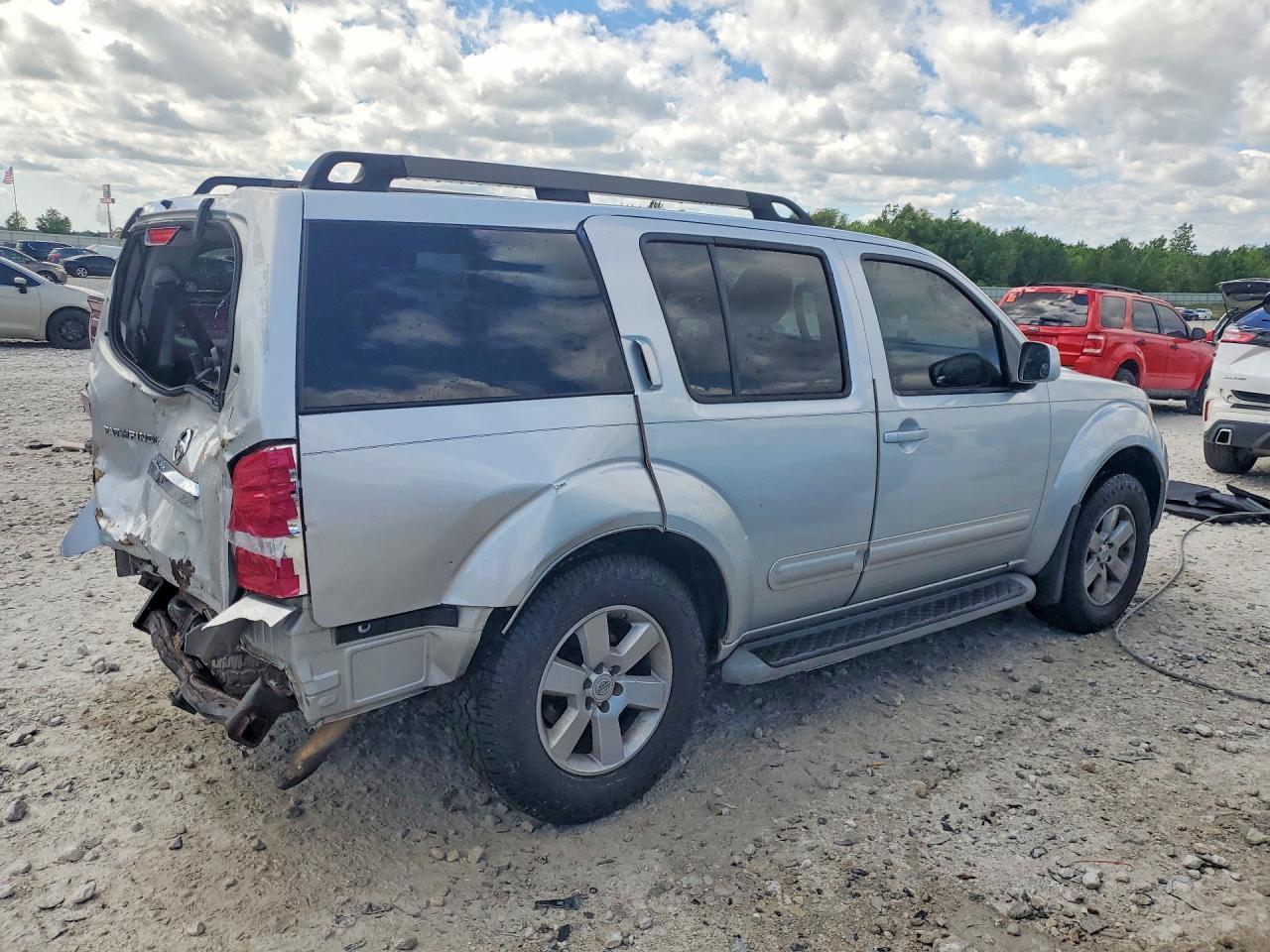 2011 Nissan Pathfinder S Silver vin: 5N1AR1NB9BC625293
