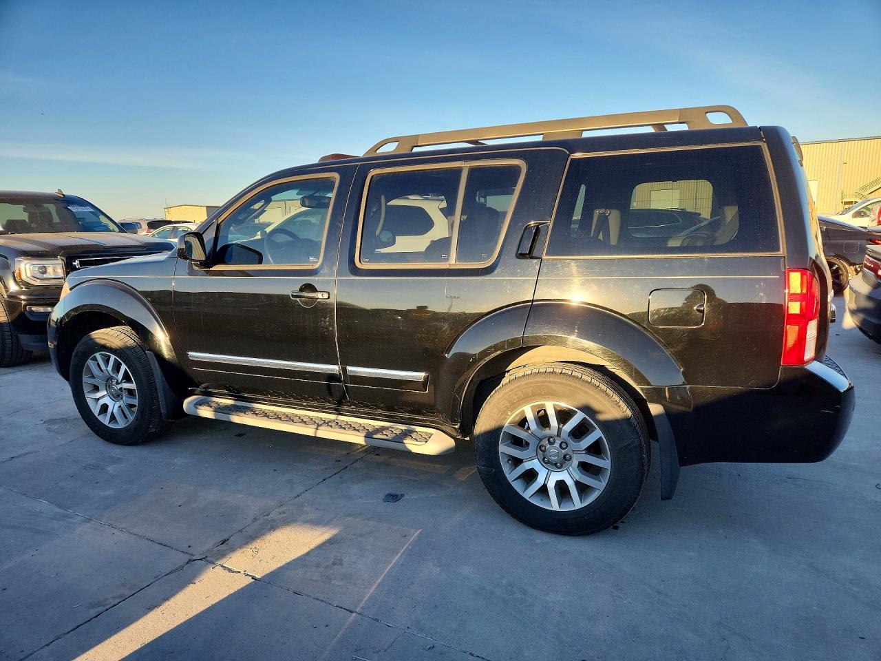 2011 Nissan Pathfinder S Black vin: 5N1AR1NB9BC626587