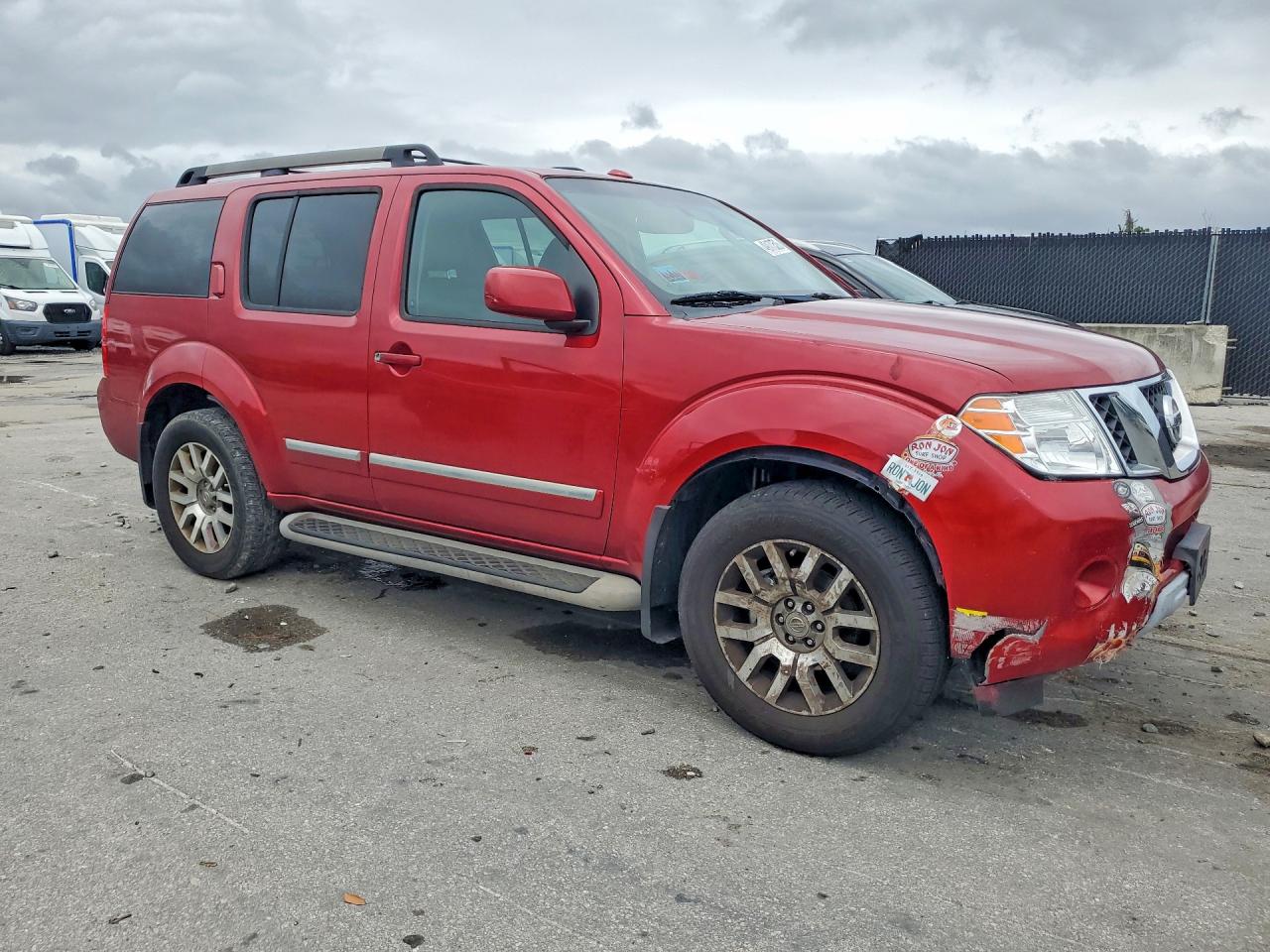 2011 Nissan Pathfinder S Red vin: 5N1AR1NN0BC602995
