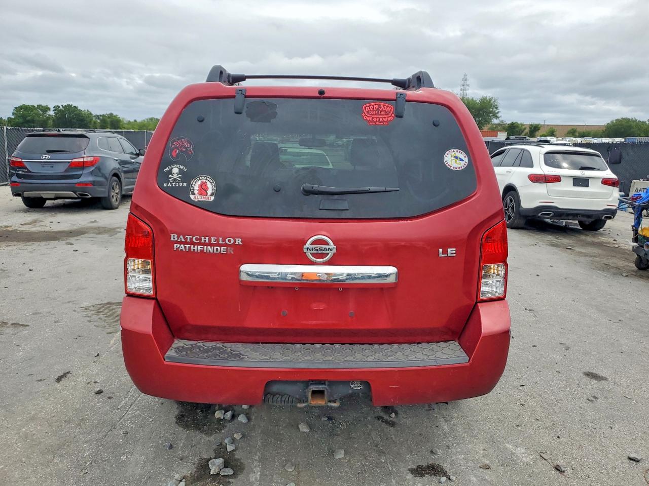 2011 Nissan Pathfinder S Red vin: 5N1AR1NN0BC602995