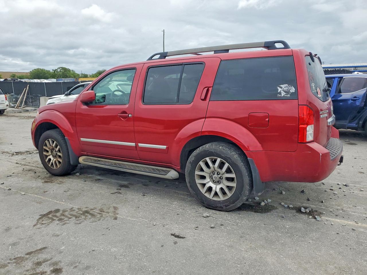 2011 Nissan Pathfinder S Red vin: 5N1AR1NN0BC602995