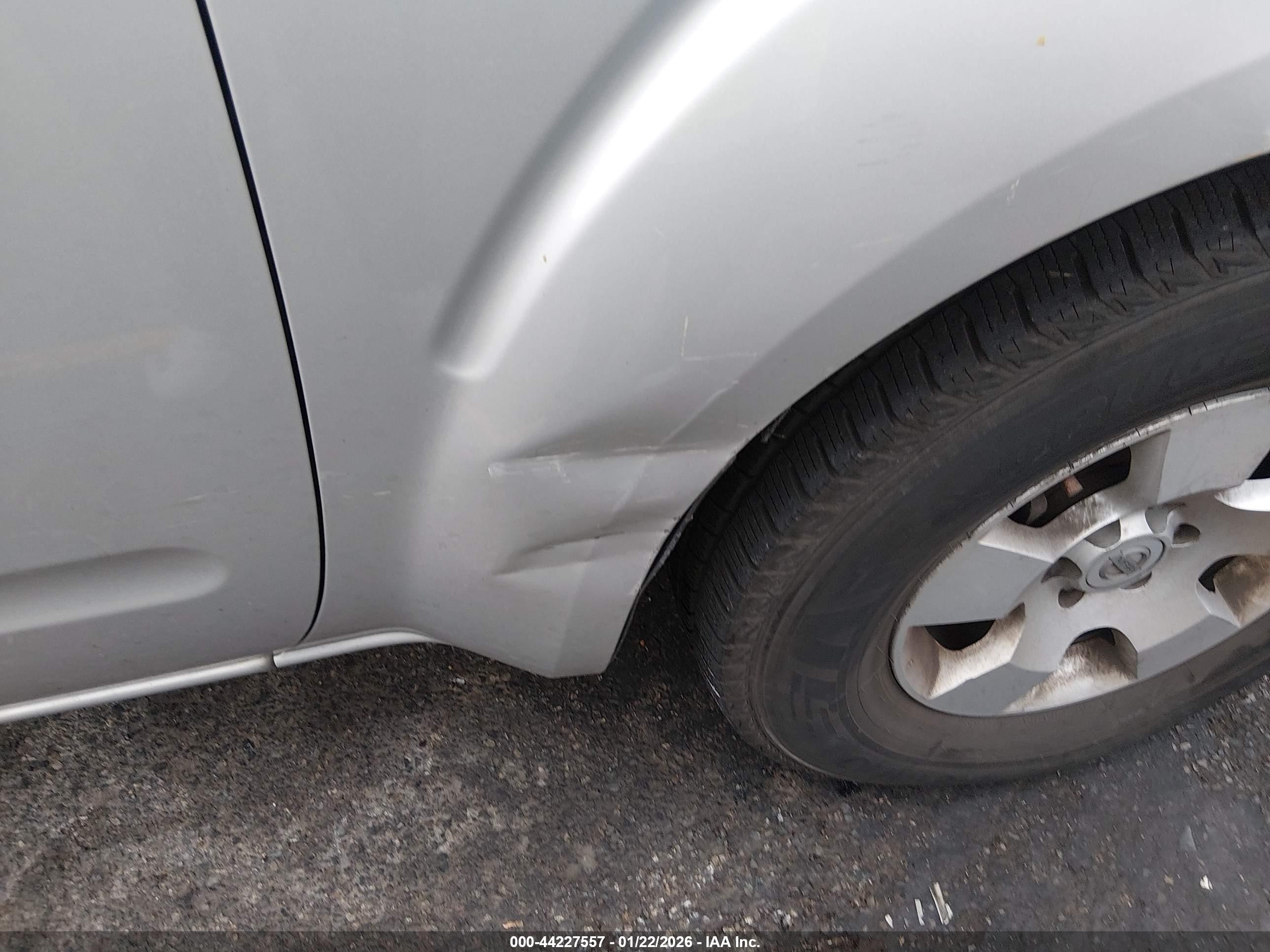 2011 Nissan Pathfinder S Silver vin: 5N1AR1NN0BC618999