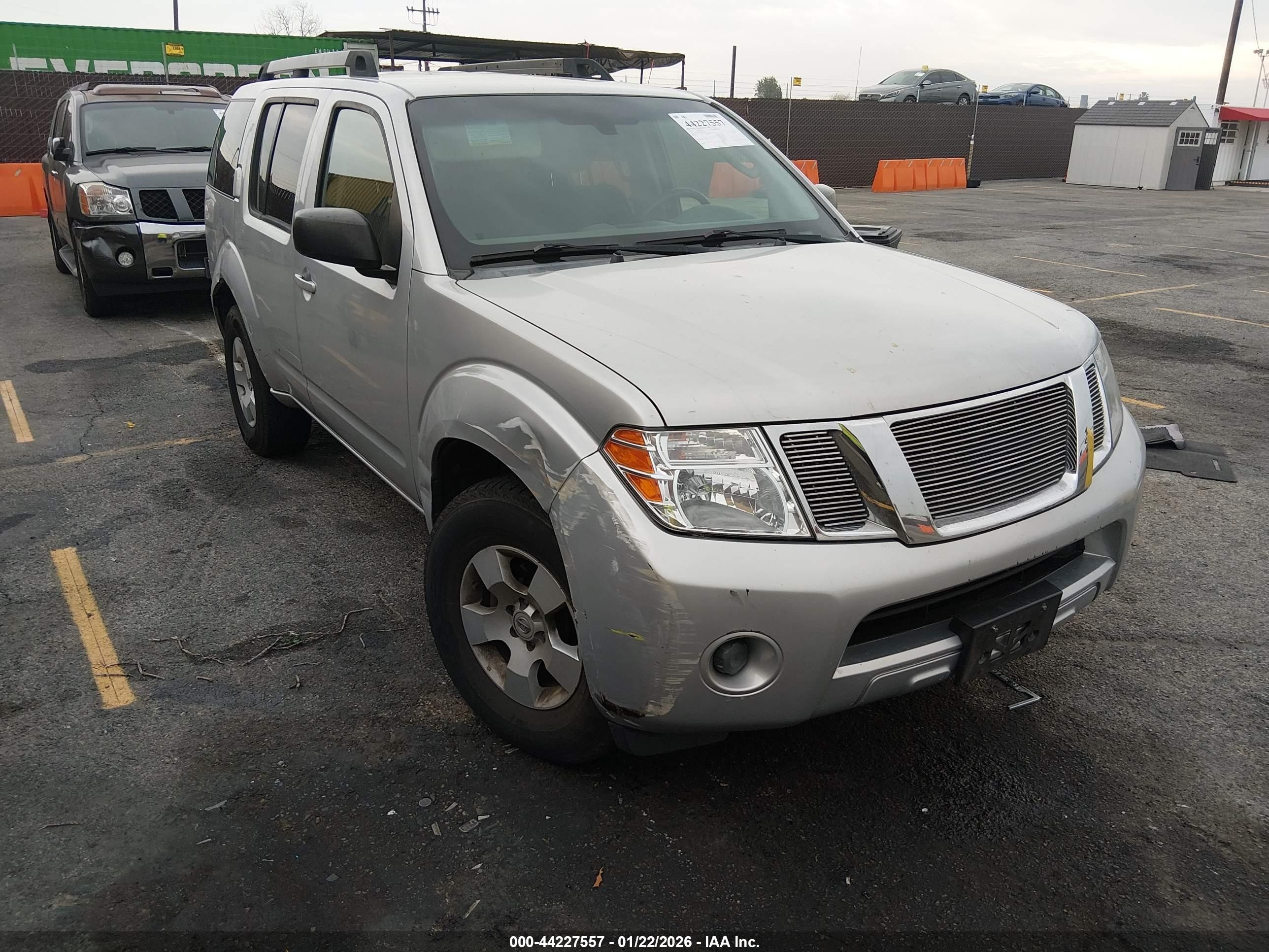 2011 Nissan Pathfinder S Silver vin: 5N1AR1NN0BC618999