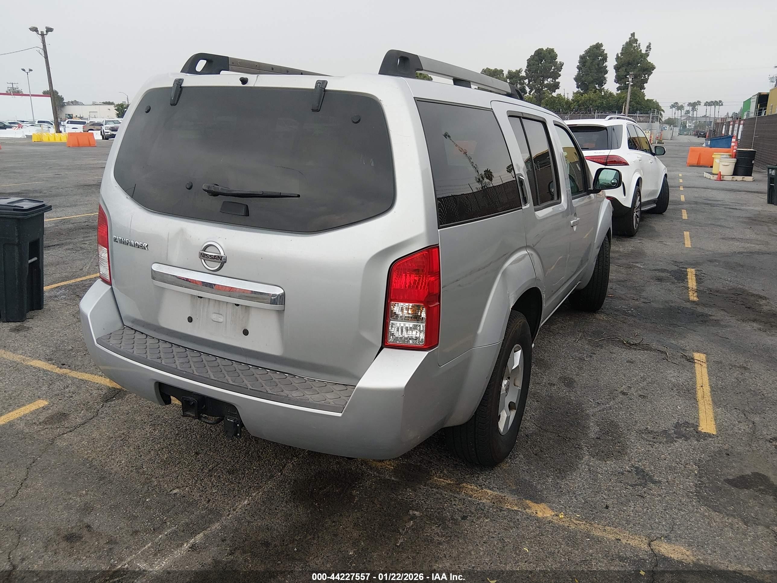2011 Nissan Pathfinder S Silver vin: 5N1AR1NN0BC618999