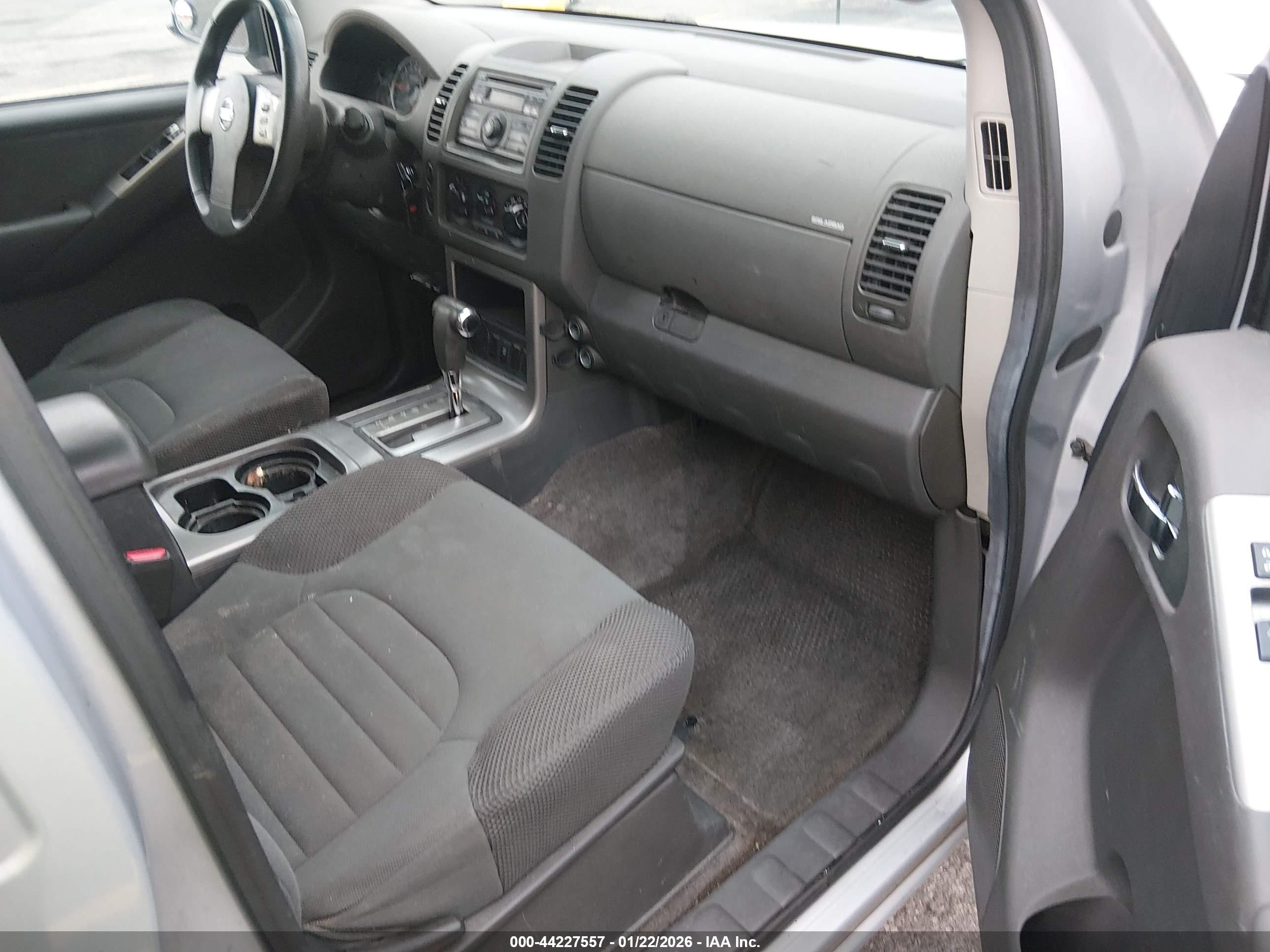 2011 Nissan Pathfinder S Silver vin: 5N1AR1NN0BC618999