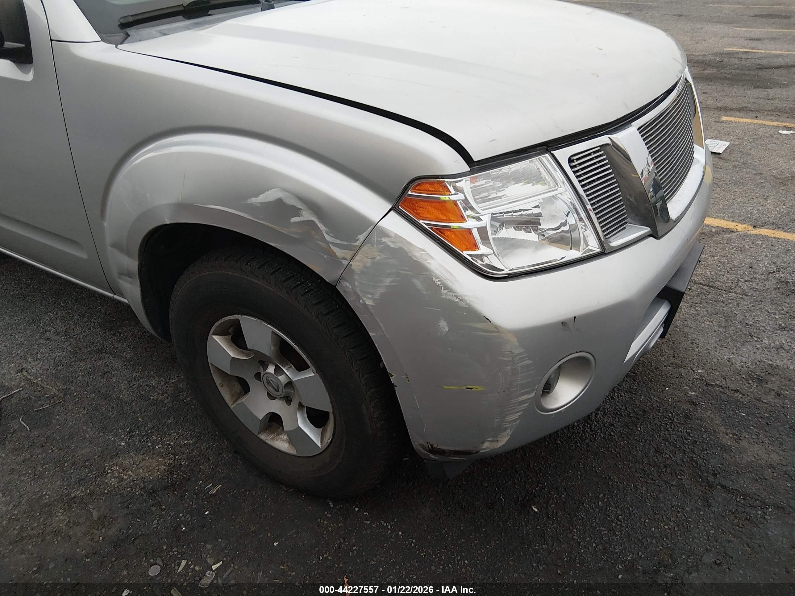 2011 Nissan Pathfinder S Silver vin: 5N1AR1NN0BC618999
