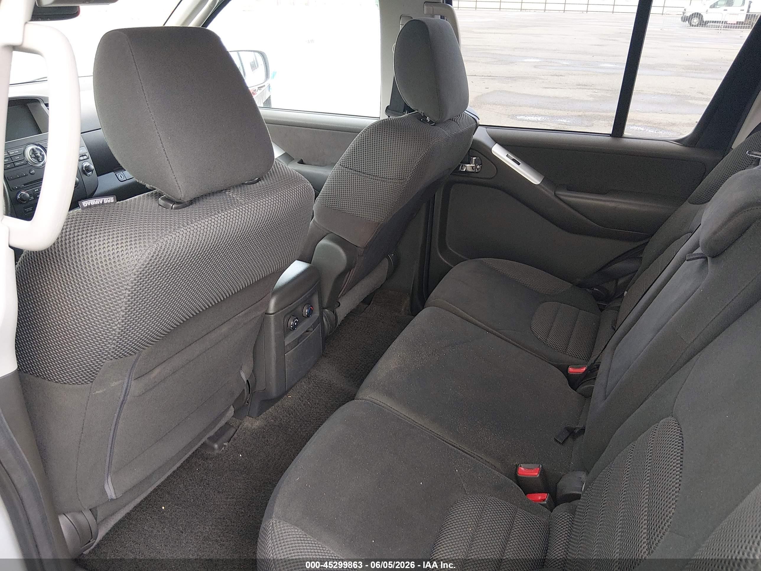 2012 Nissan Pathfinder Sv Серебряный vin: 5N1AR1NN0CC604327