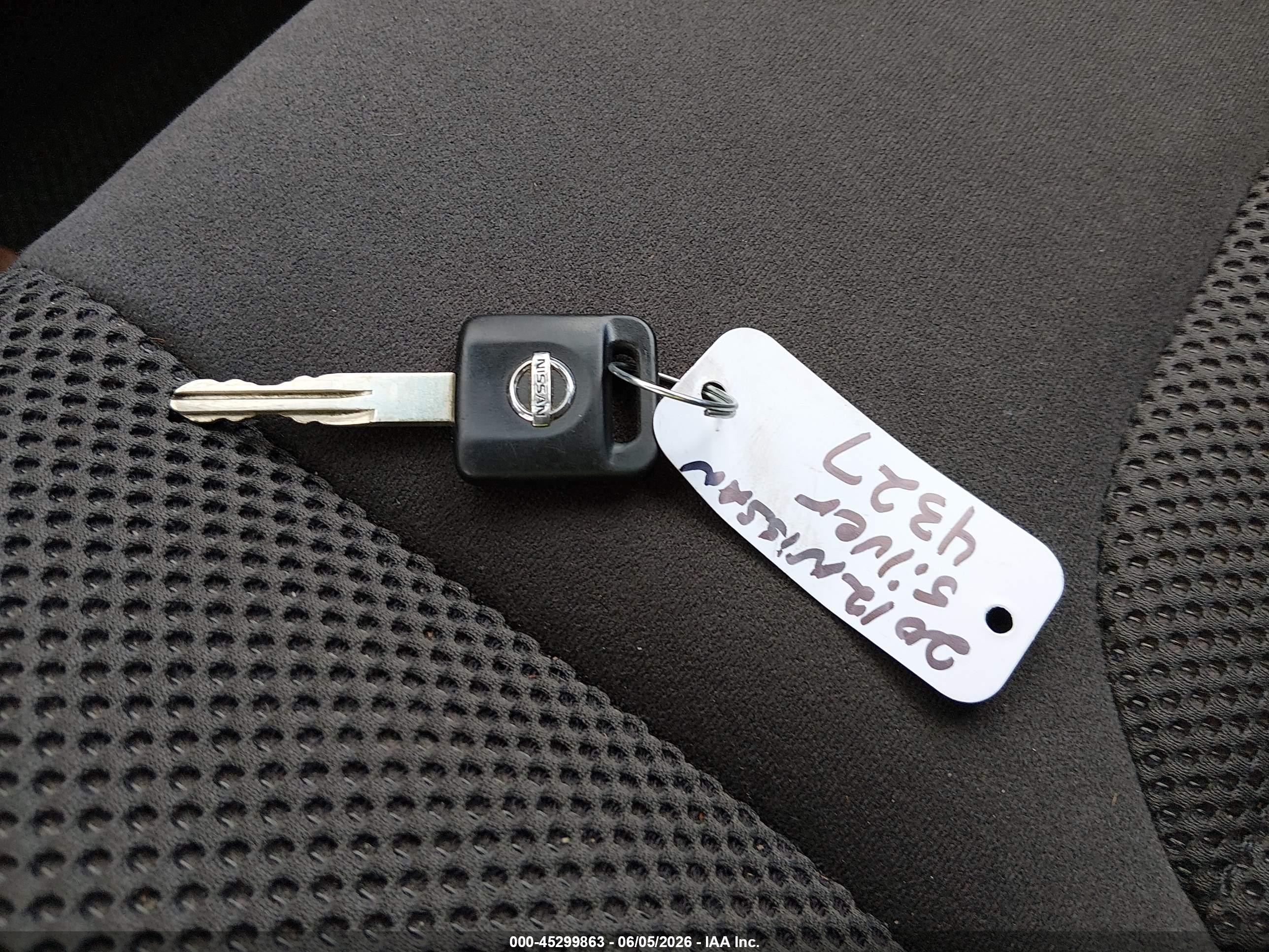 2012 Nissan Pathfinder Sv Серебряный vin: 5N1AR1NN0CC604327