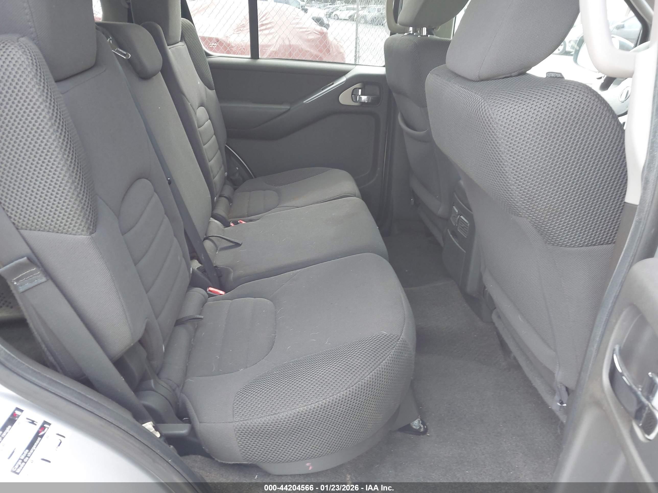 2012 Nissan Pathfinder S Серебряный vin: 5N1AR1NN0CC640681