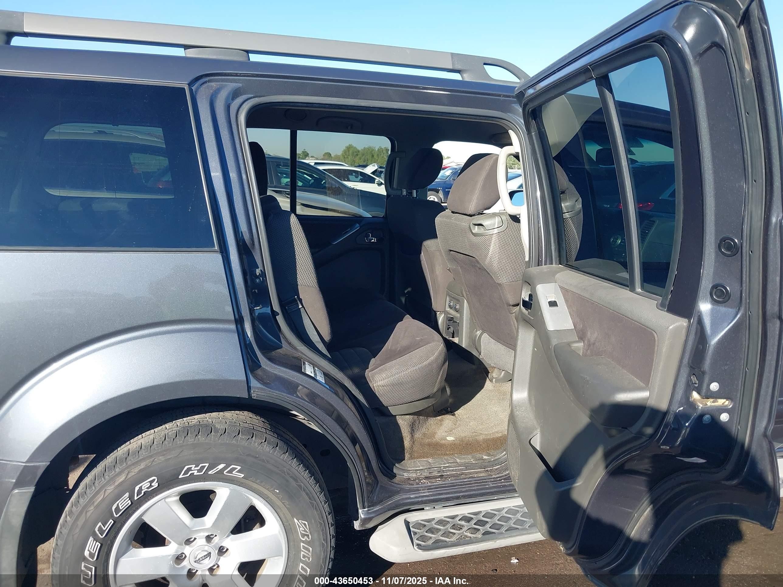 2012 Nissan Pathfinder Sv Серый vin: 5N1AR1NN1CC608015