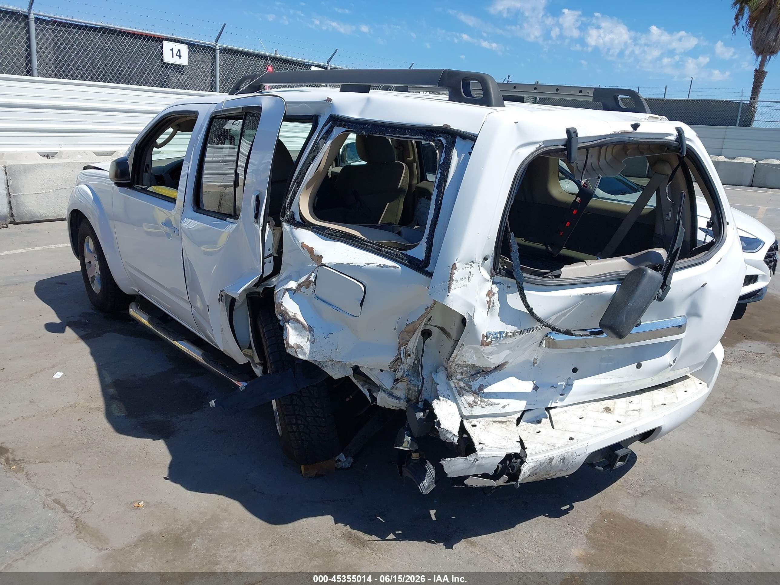 2010 Nissan Pathfinder S Fe+ White vin: 5N1AR1NN3AC601547